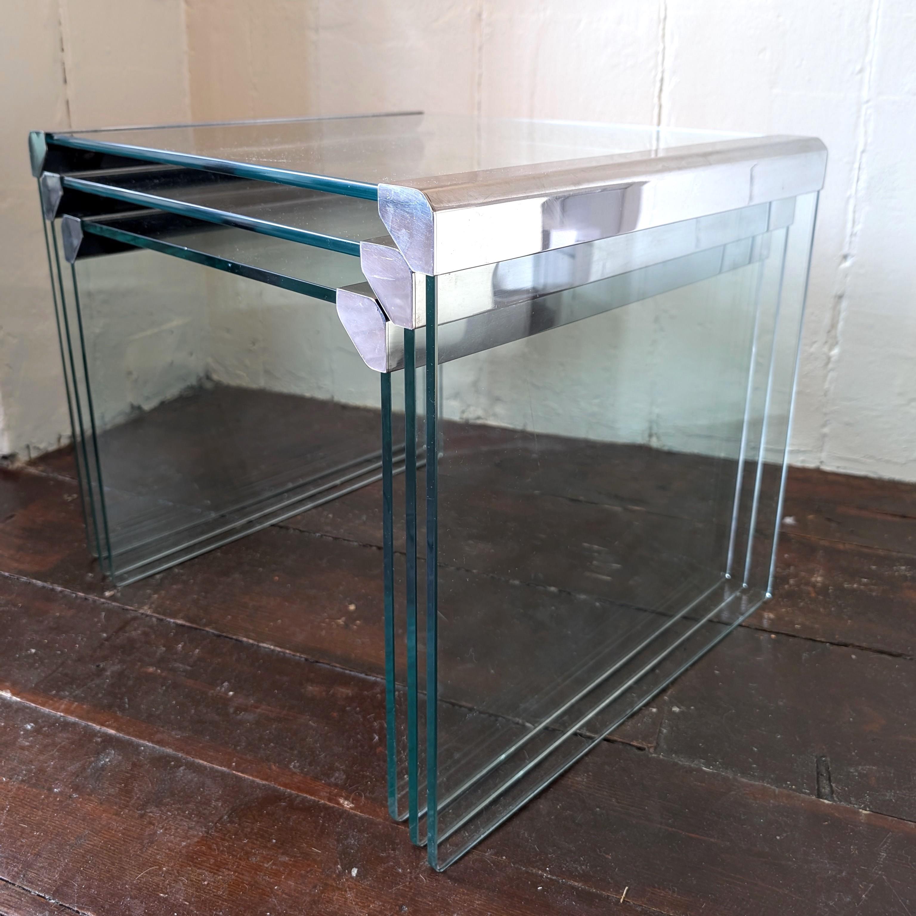 Juego de 3 mesas de centro vintage de cristal y acero de Galotti & Radice Italia Moderno de mediados de siglo en venta