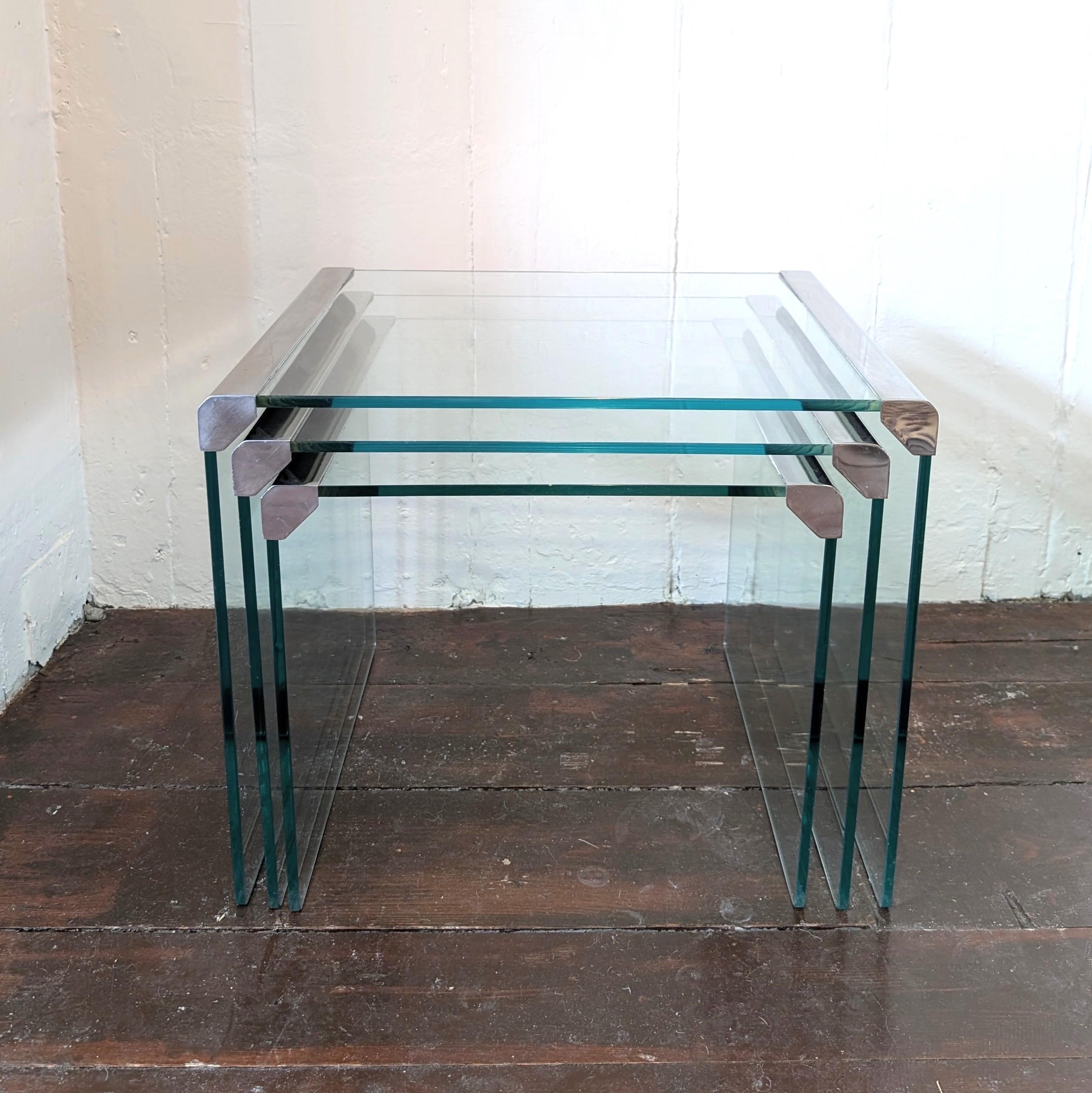 Juego de 3 mesas de centro vintage de cristal y acero de Galotti & Radice Italia Italiano en venta