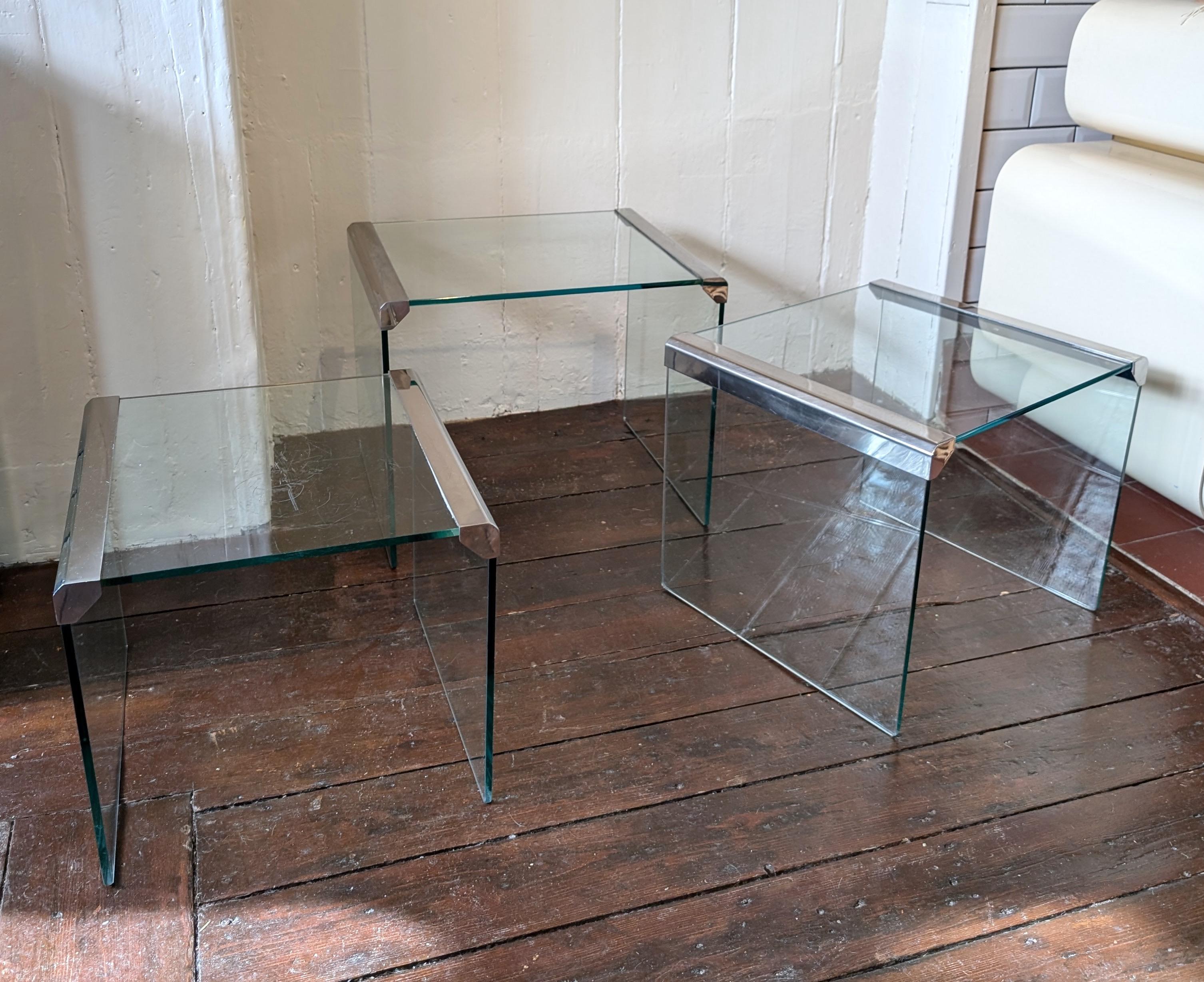 Juego de 3 mesas de centro vintage de cristal y acero de Galotti & Radice Italia en Bastante bueno estado para la venta en Hastings, GB