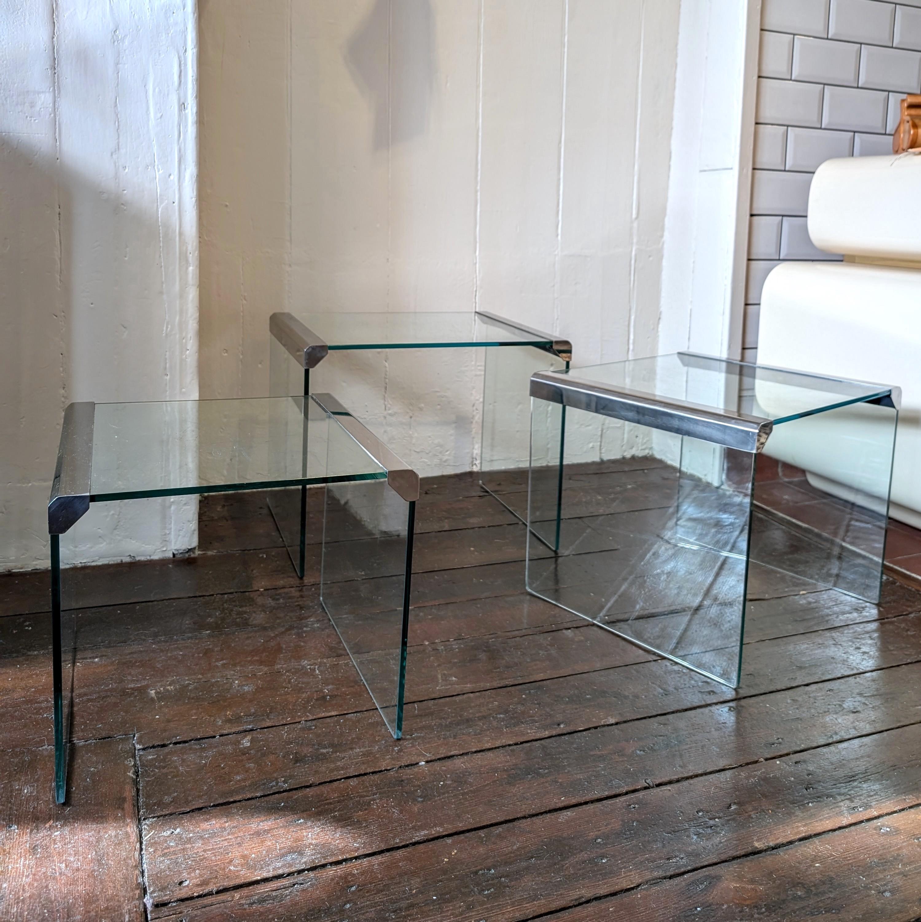 Juego de 3 mesas de centro vintage de cristal y acero de Galotti & Radice Italia siglo XX en venta