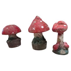 Satz von 3 Vintage Hand-Painted Concrete Toadstool Pilze - Mid-Century Garden