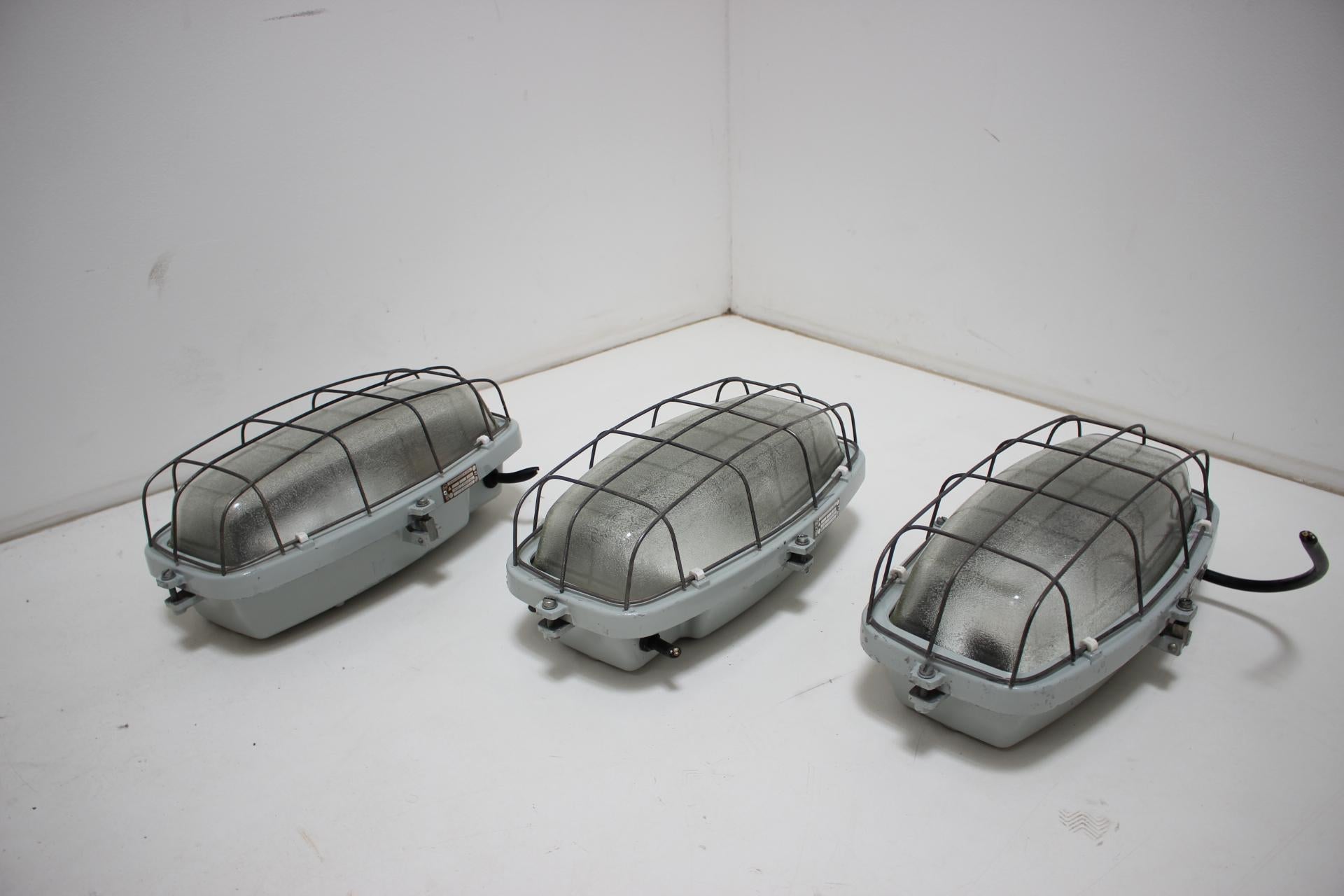 Set of 3 Vintage Industrial Ceiling Lamps Typ 511 32 01, Czechoslovakia, 1960's In Good Condition For Sale In Praha, CZ