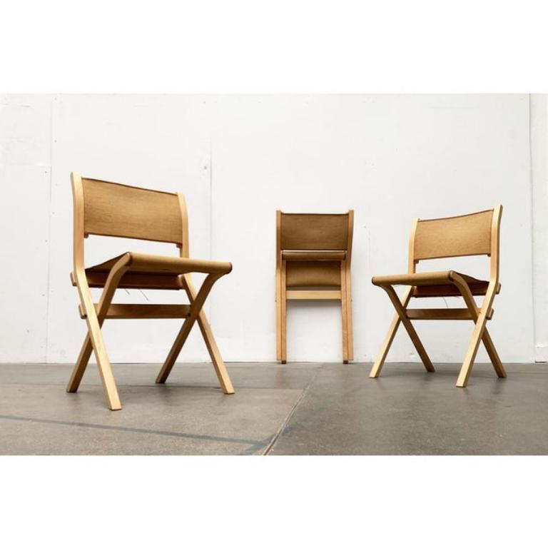 Simple folding chairs from the Italian manufacturer Olivo after a design by Ilmari Tapiovaara from the 1970s.

The design combines rusticity with elegance. The elegantly curved frame of the chair is made of shape -pressed plywood. The seat and