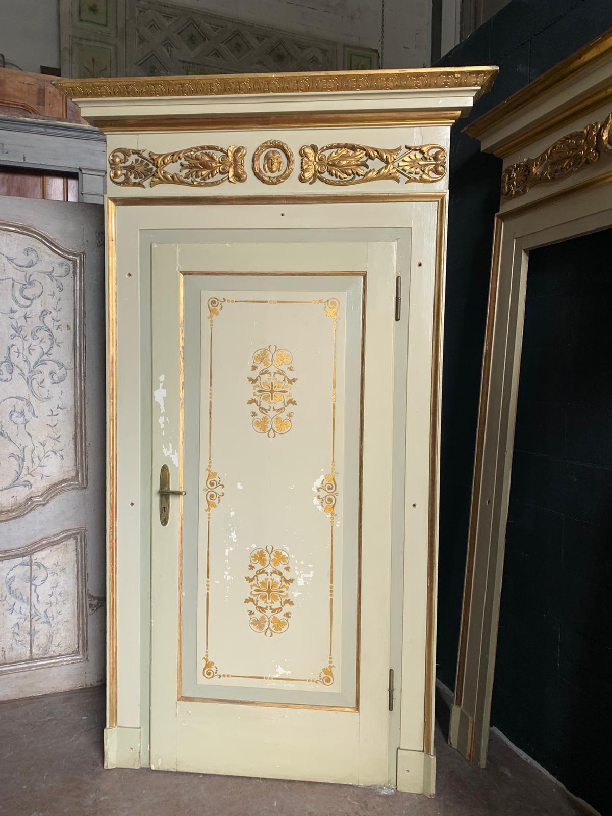 Set von 3 lackierten/vergoldeten Vintage-Türen, komplett mit Rahmen, frühes '900 Italien im Angebot 2