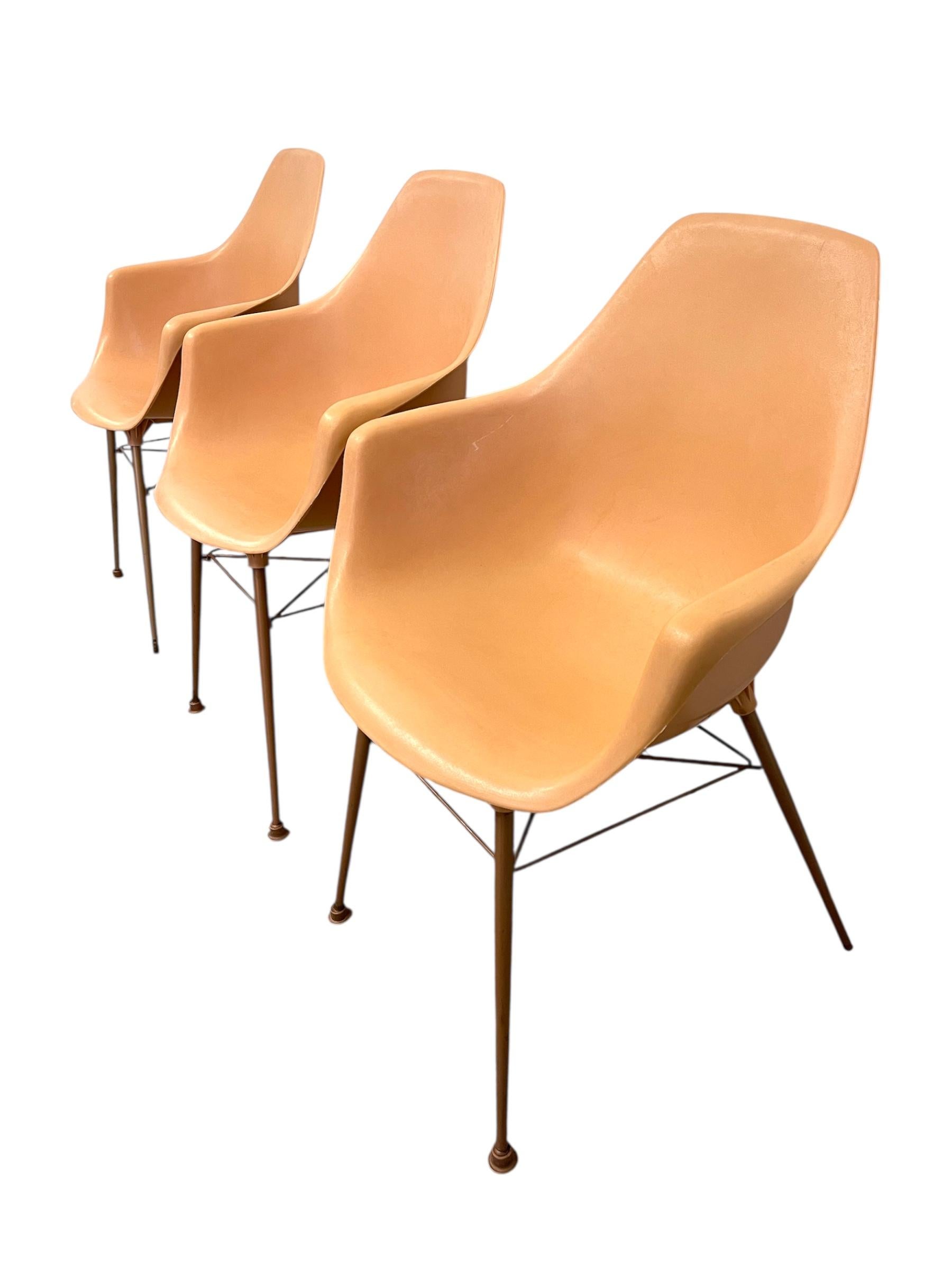 3er-Set Vintage-Sessel aus der Mitte des Jahrhunderts in Lachsrosa (Bronze) im Angebot