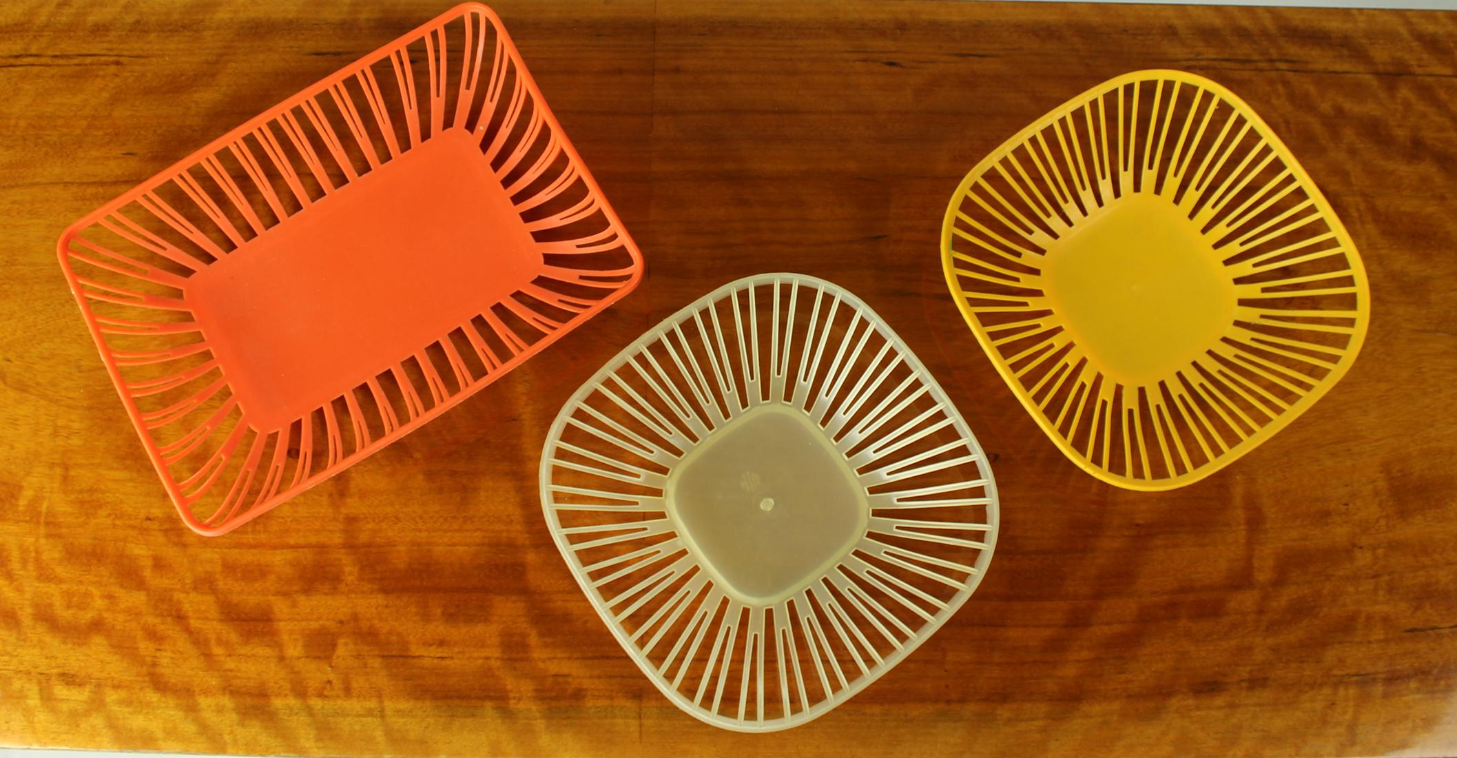Set Of 3 Vintage Plastic Baskets, Czechoslovakia 1960s For Sale 1