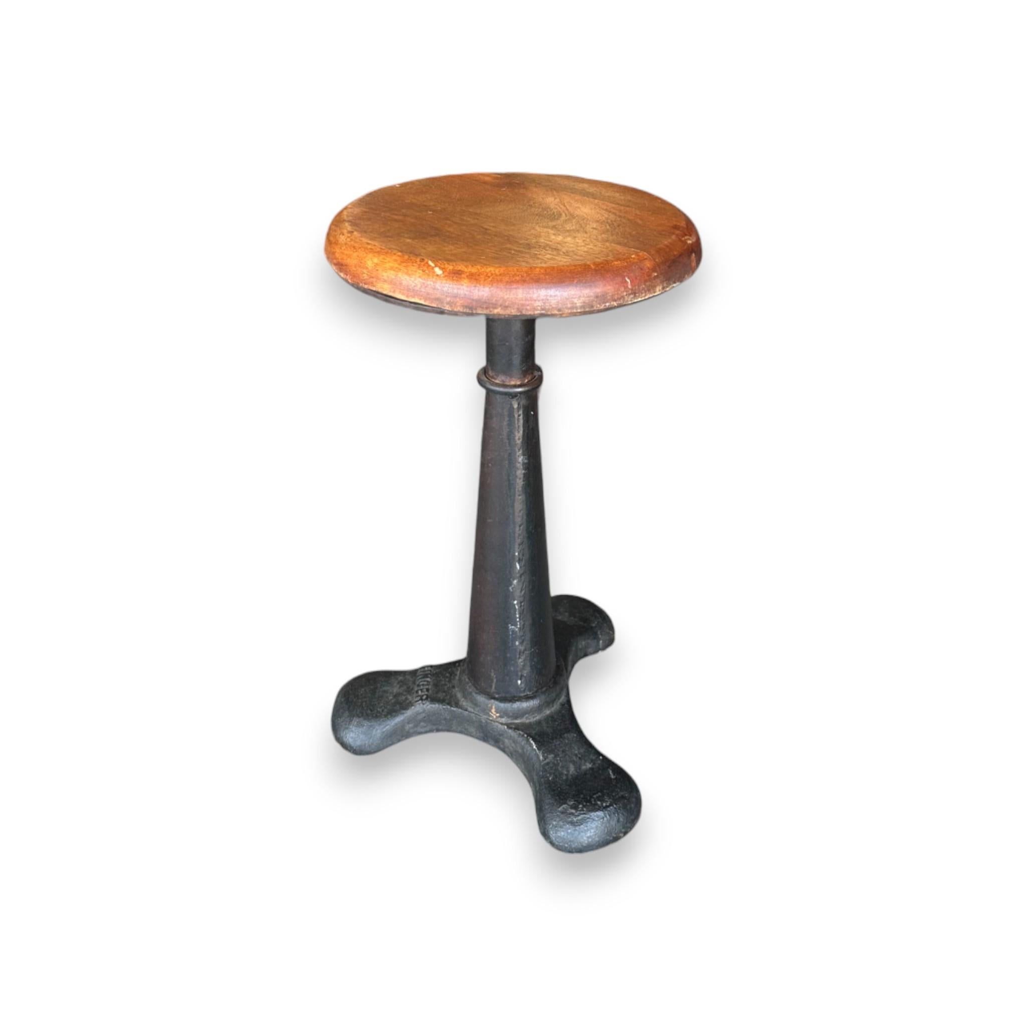 Industriel Paire de tabourets industriels réglables vintage Singer en vente