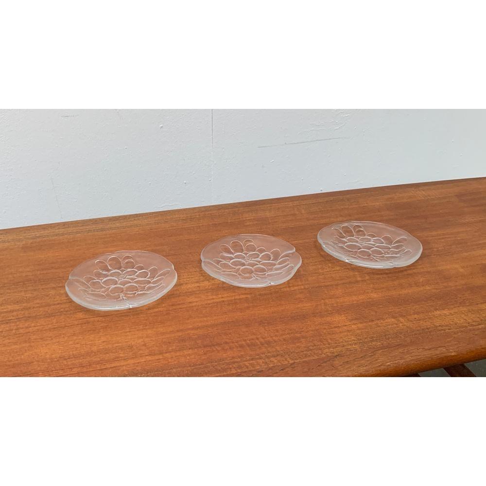 Ensemble de 3 assiettes à raisin en verre d'époque suédoise par Ann Wärff pour Kosta Boda Excellent état - En vente à Hamburg, DE