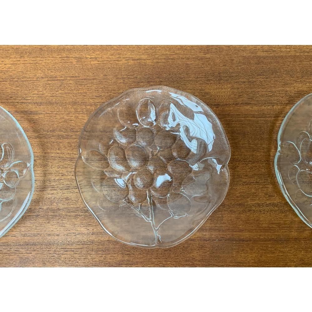 Verre Ensemble de 3 assiettes à raisin en verre d'époque suédoise par Ann Wärff pour Kosta Boda en vente