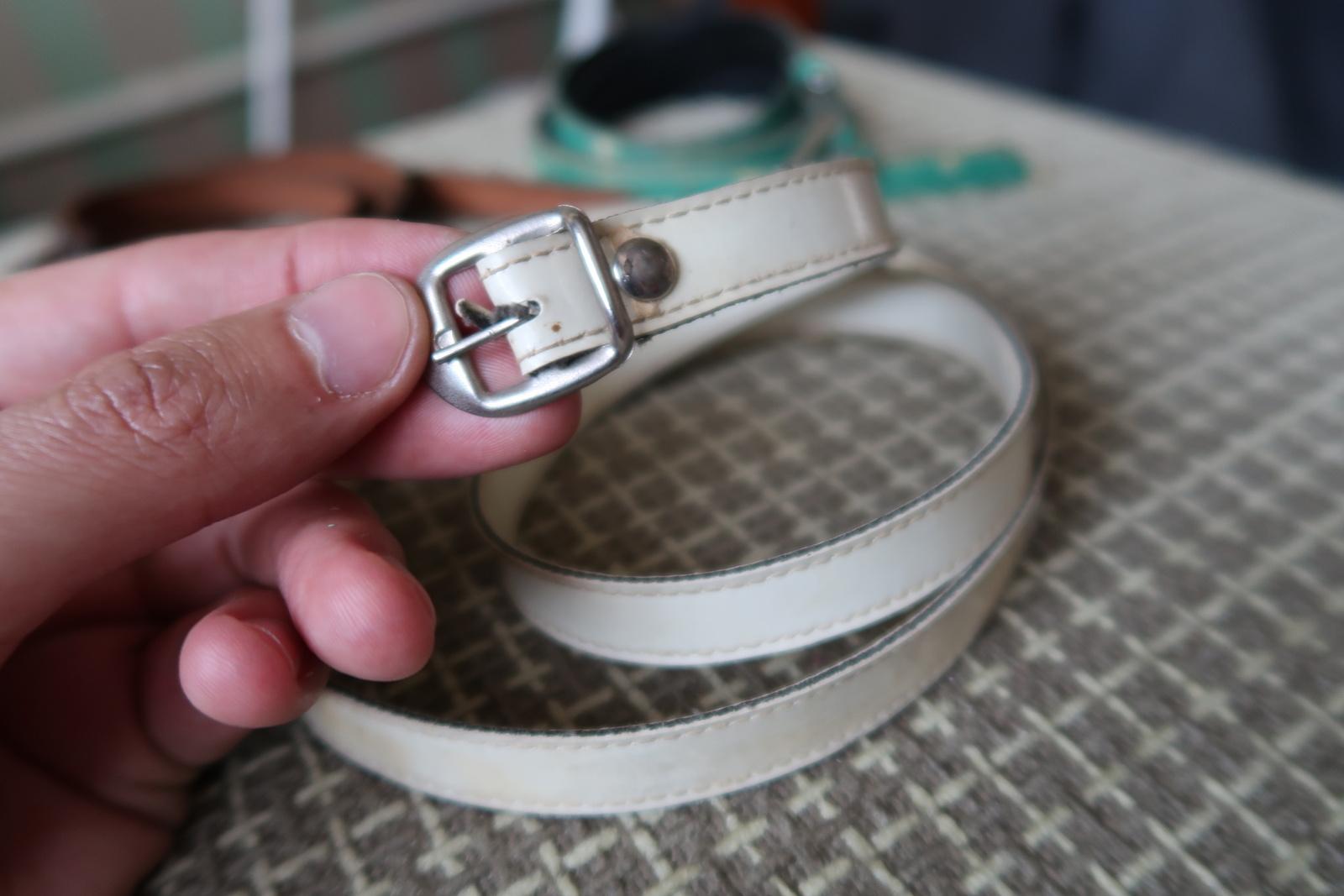 Set of 3 Vintage Thin Leather Belts from USSR: Timeless Elegance, 1970s, 1J96 In Good Condition For Sale In Bordeaux, FR