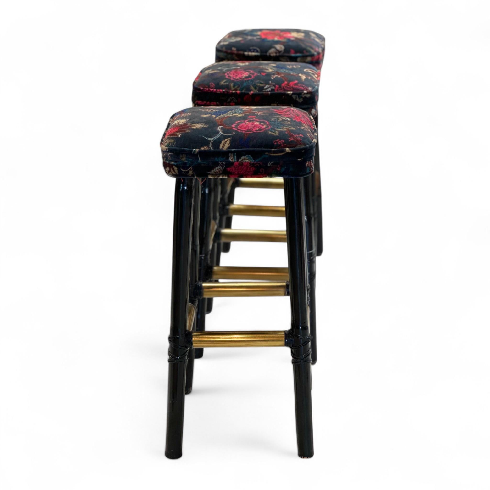 Inconnu Ensemble de 3 tabourets vintage en velours en vente