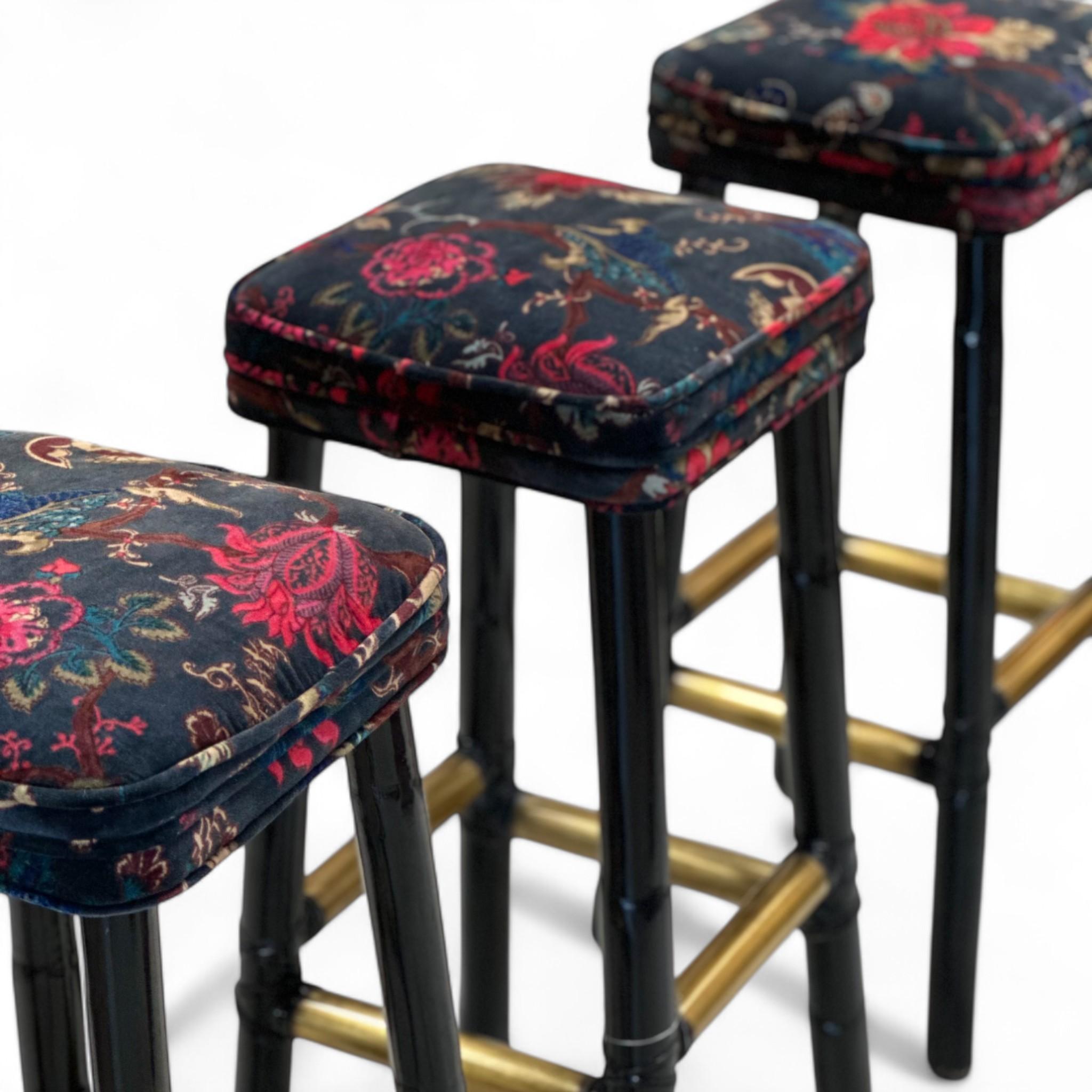 Ensemble de 3 tabourets vintage en velours Bon état - En vente à Los Angeles, CA