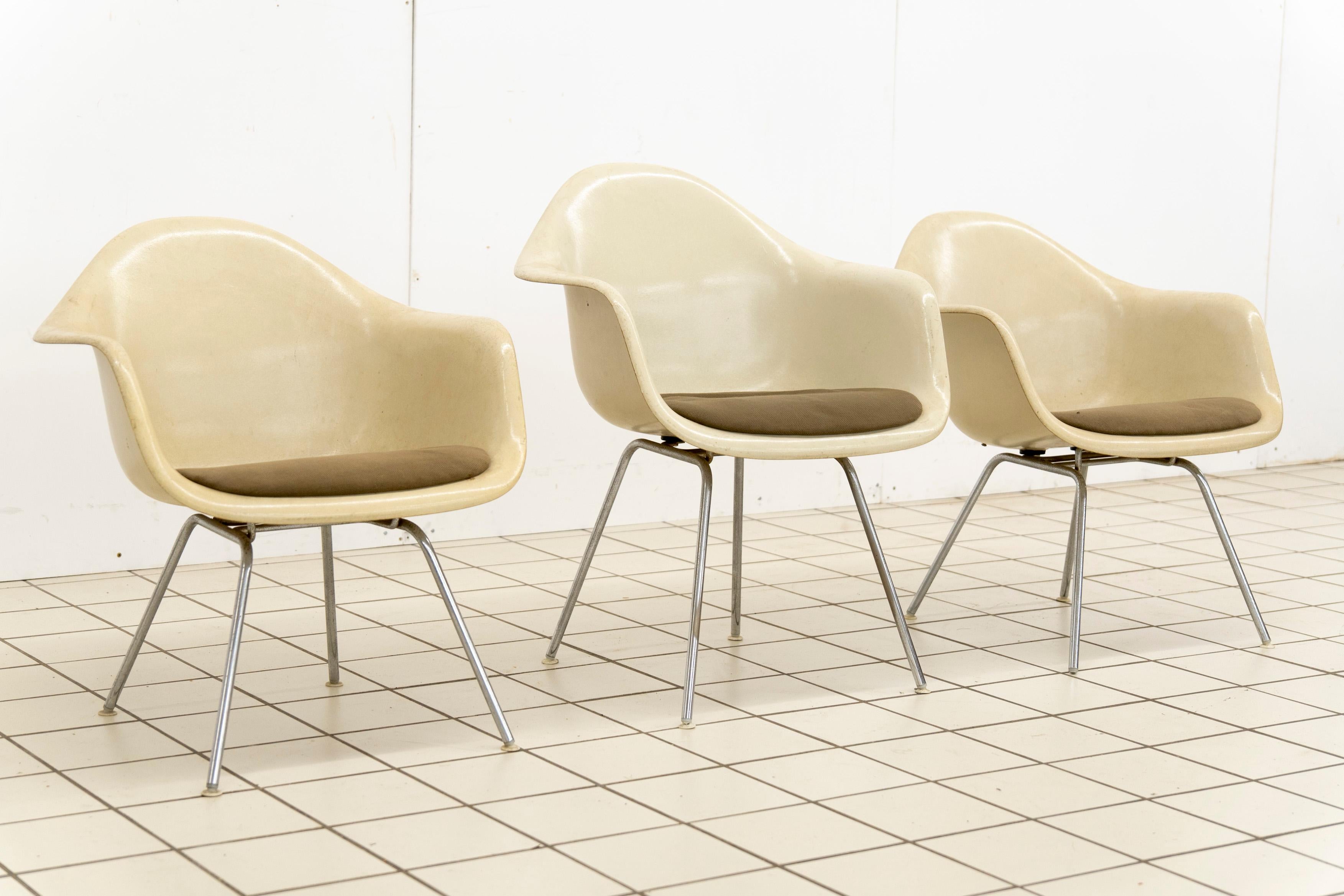 Mid-Century Modern Set of 3 Vitra Herman Miller Eames Dax Shell Chairs
