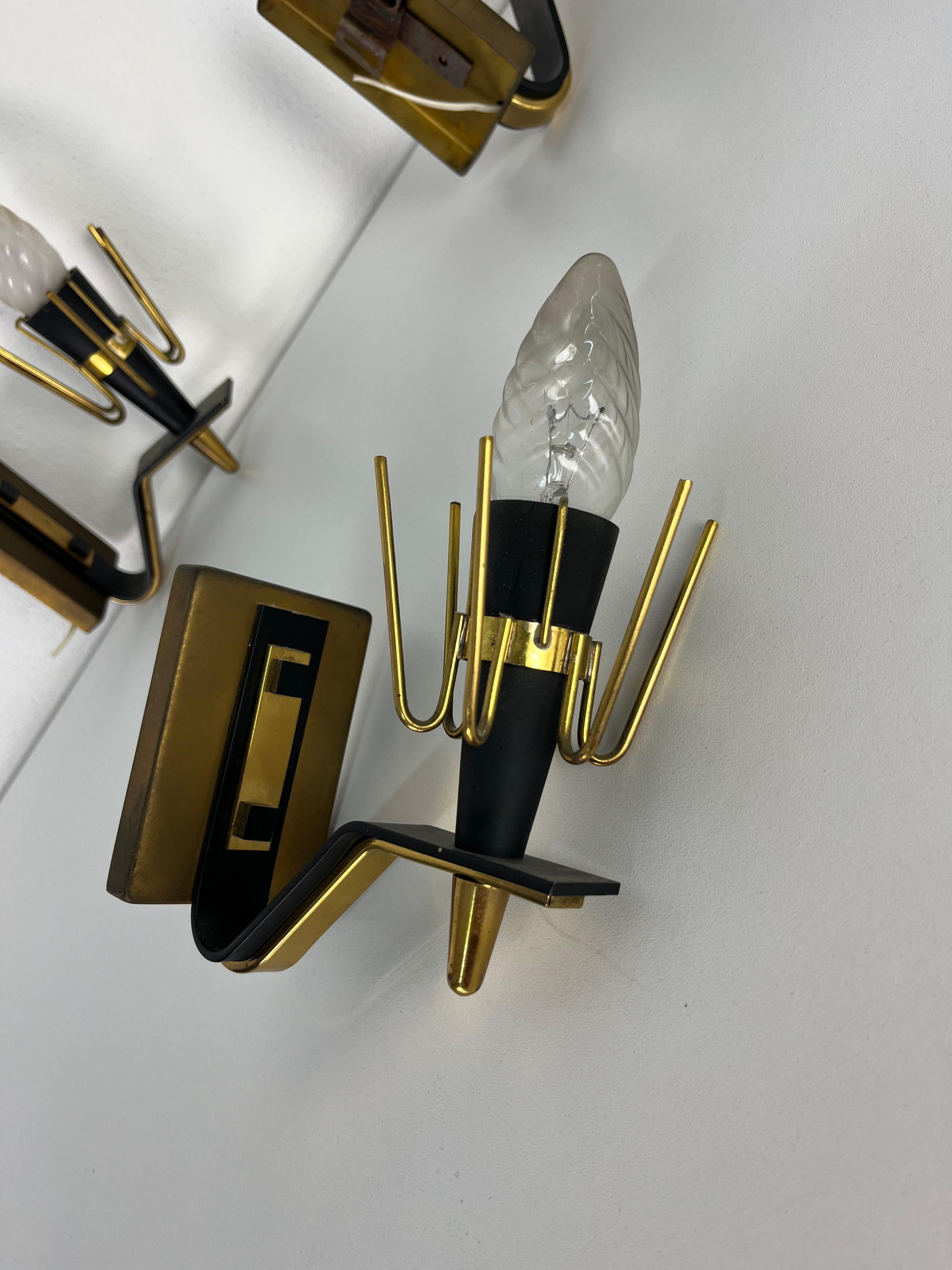 Set of 3 Wall Lamps in metal, brass and opaline glass attributed to Stilnovo im Zustand „Gut“ im Angebot in Palermo, IT