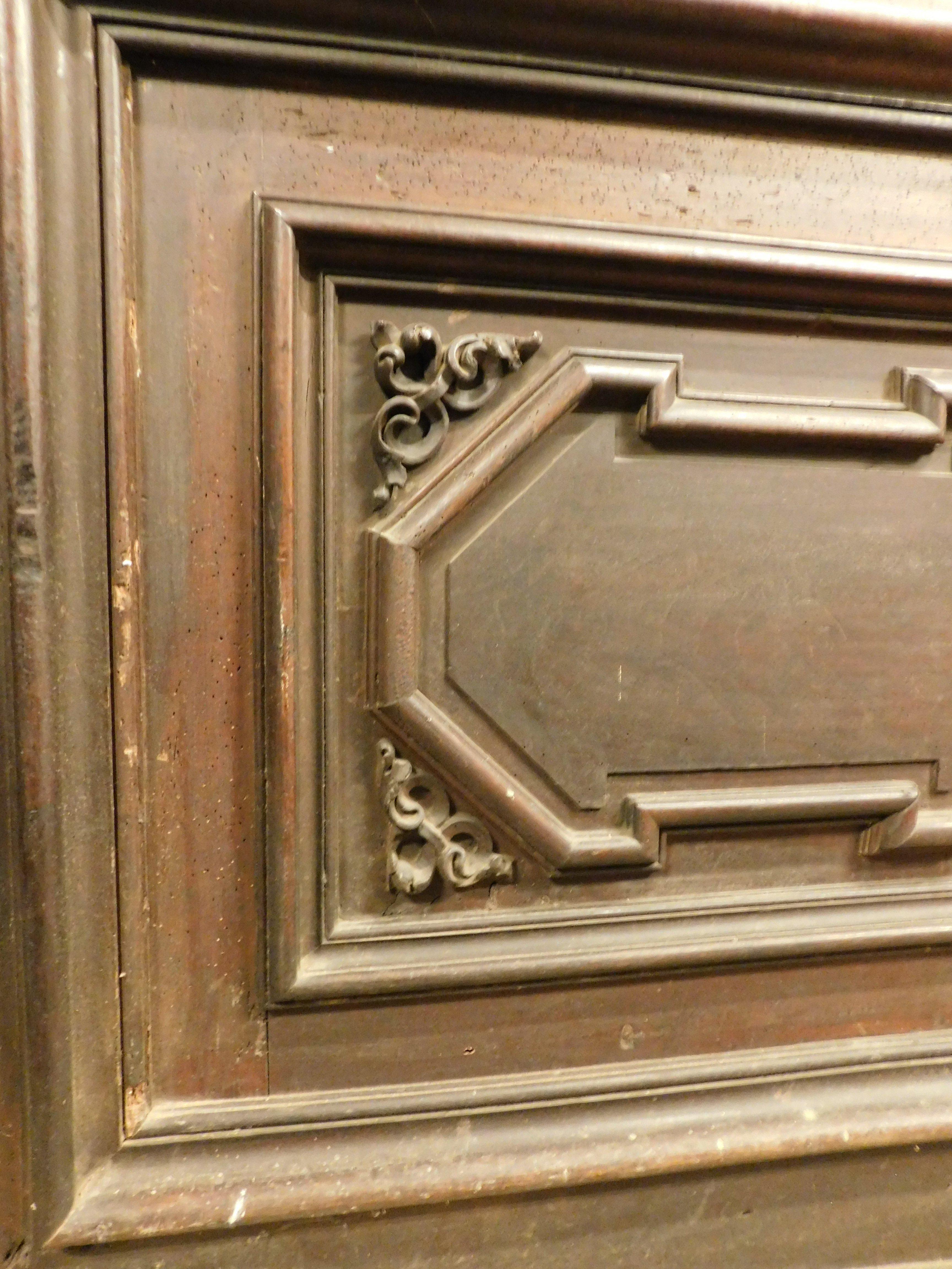 Set of 3 walnut doors, each with a single leaf with carved panels, Italy For Sale 4