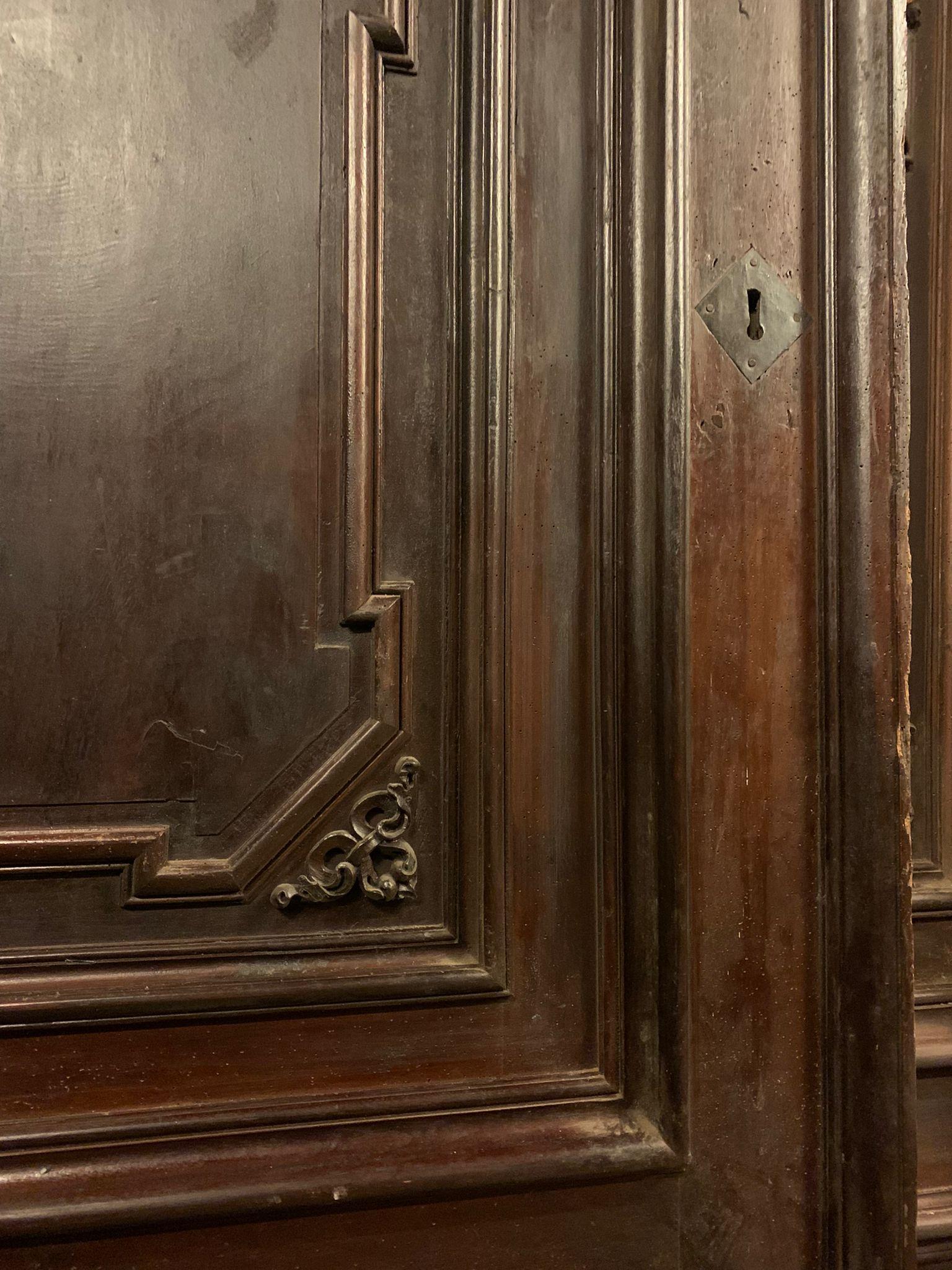 Set of 3 walnut doors, each with a single leaf with carved panels, Italy For Sale 10