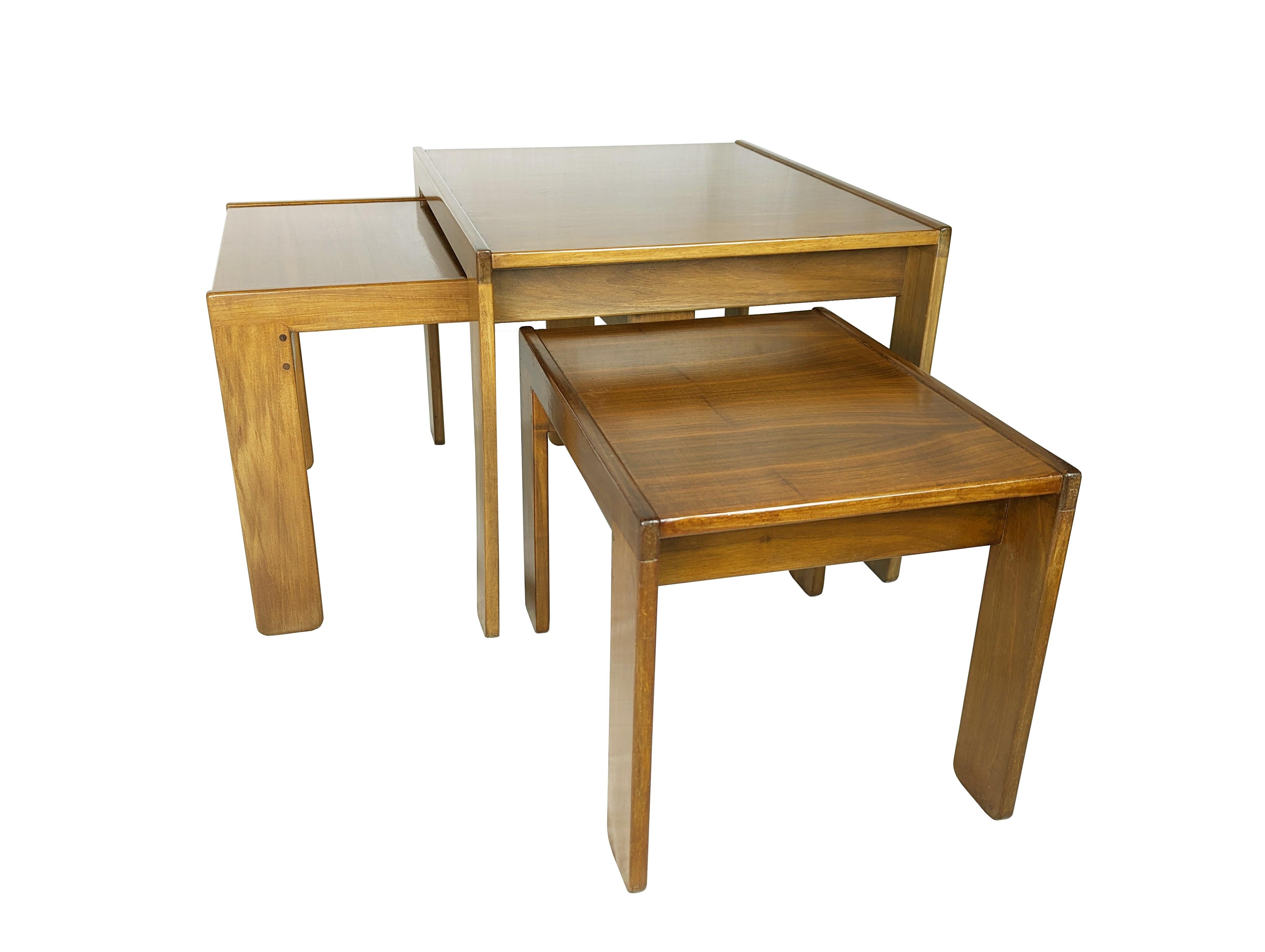 Set of 3 walnut nesting low tables mod. 777 by Afra & Tobia Scarpa for Cassina For Sale 1