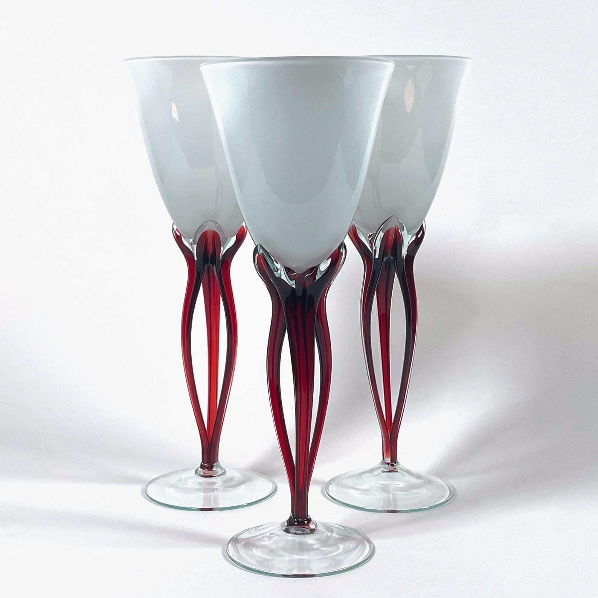 Juego de 3 copas de pez blanco y rojo - Vidrio soplado de Murano de los años 80 en Bueno estado para la venta en PARIS, FR