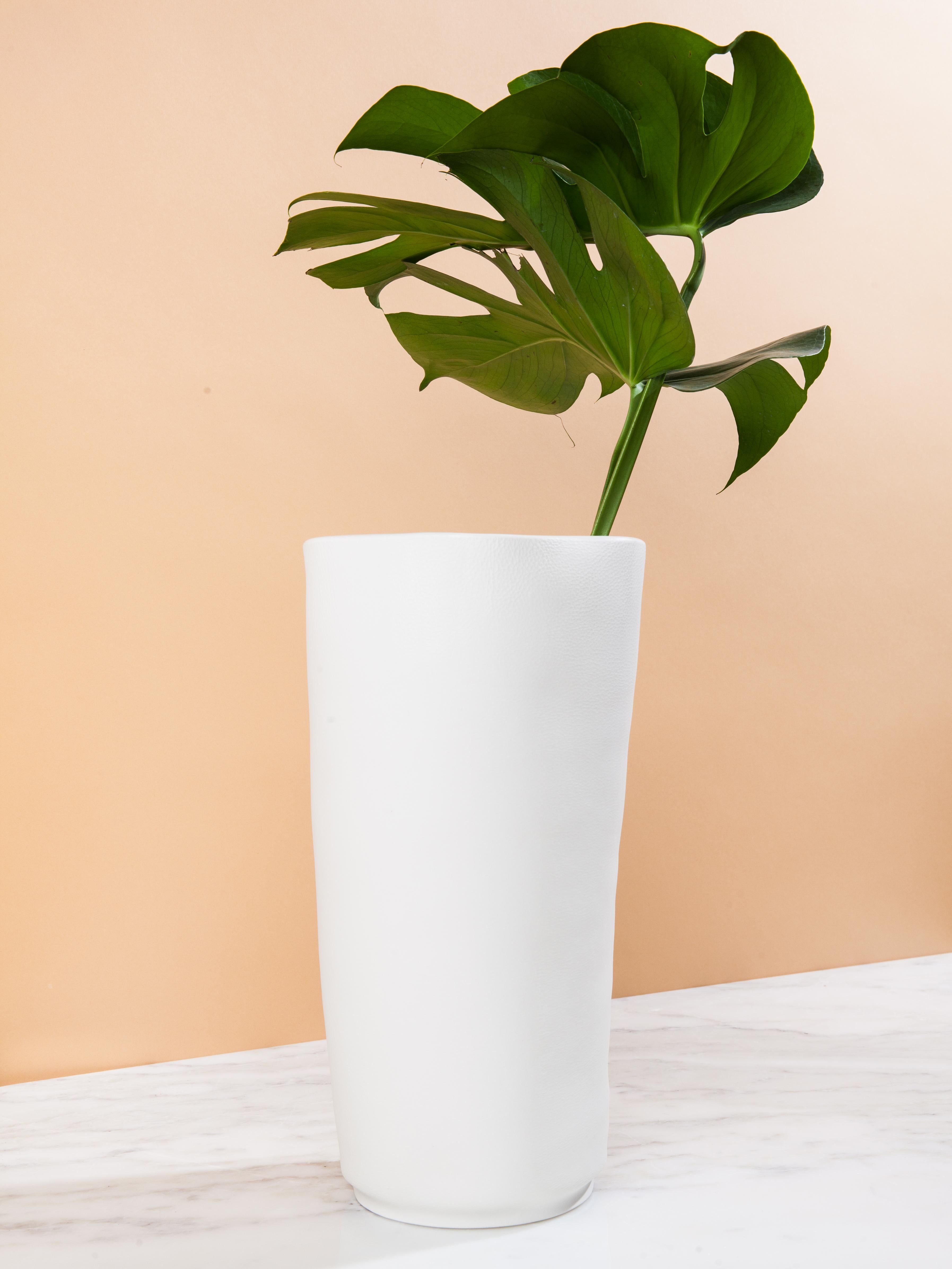 Modern Set of 3 White Ceramic Kawa Vessels, Leather textured organic Porcelain vases For Sale