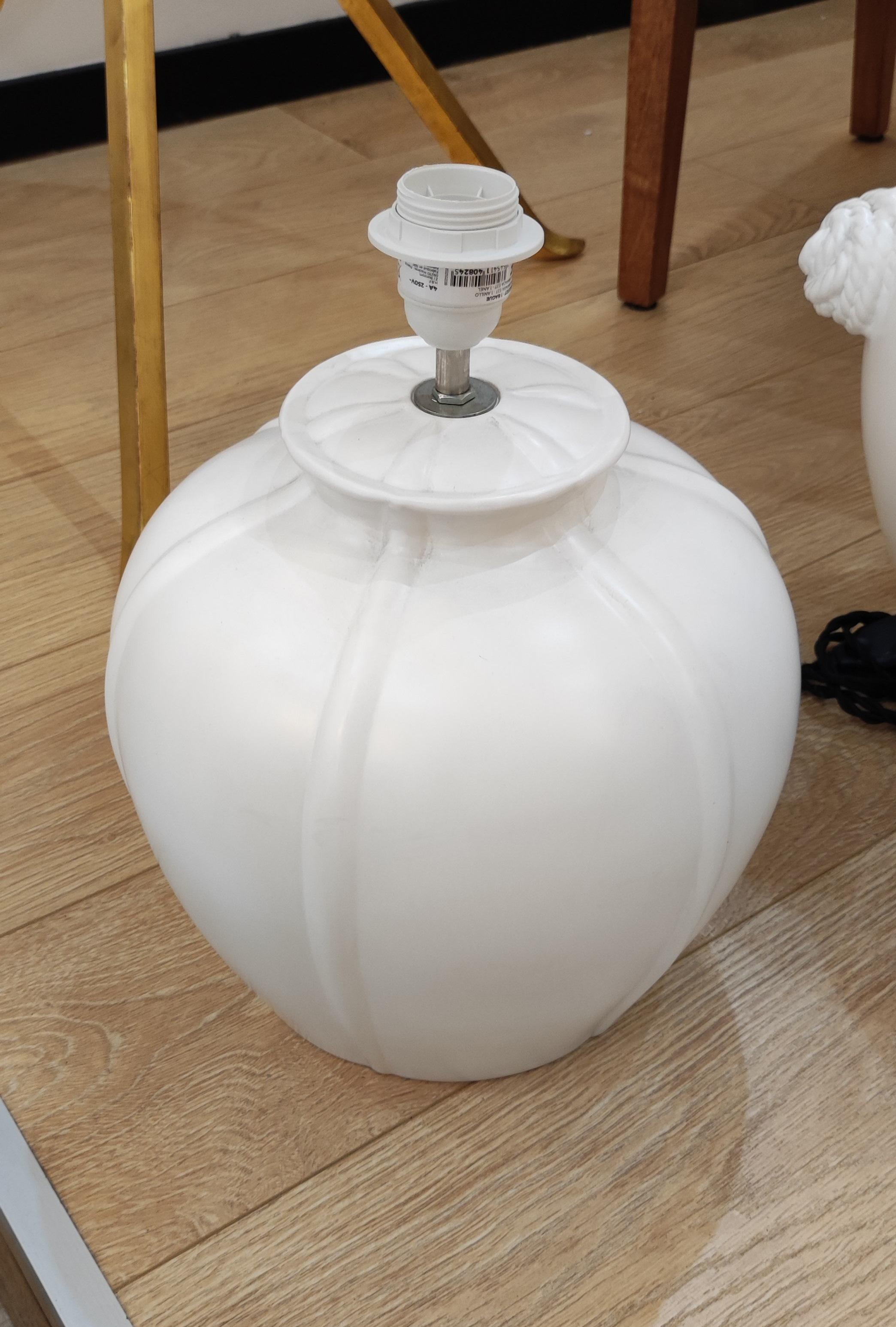 Set aus 3 weißen Keramik-Tischlampen im Angebot 1