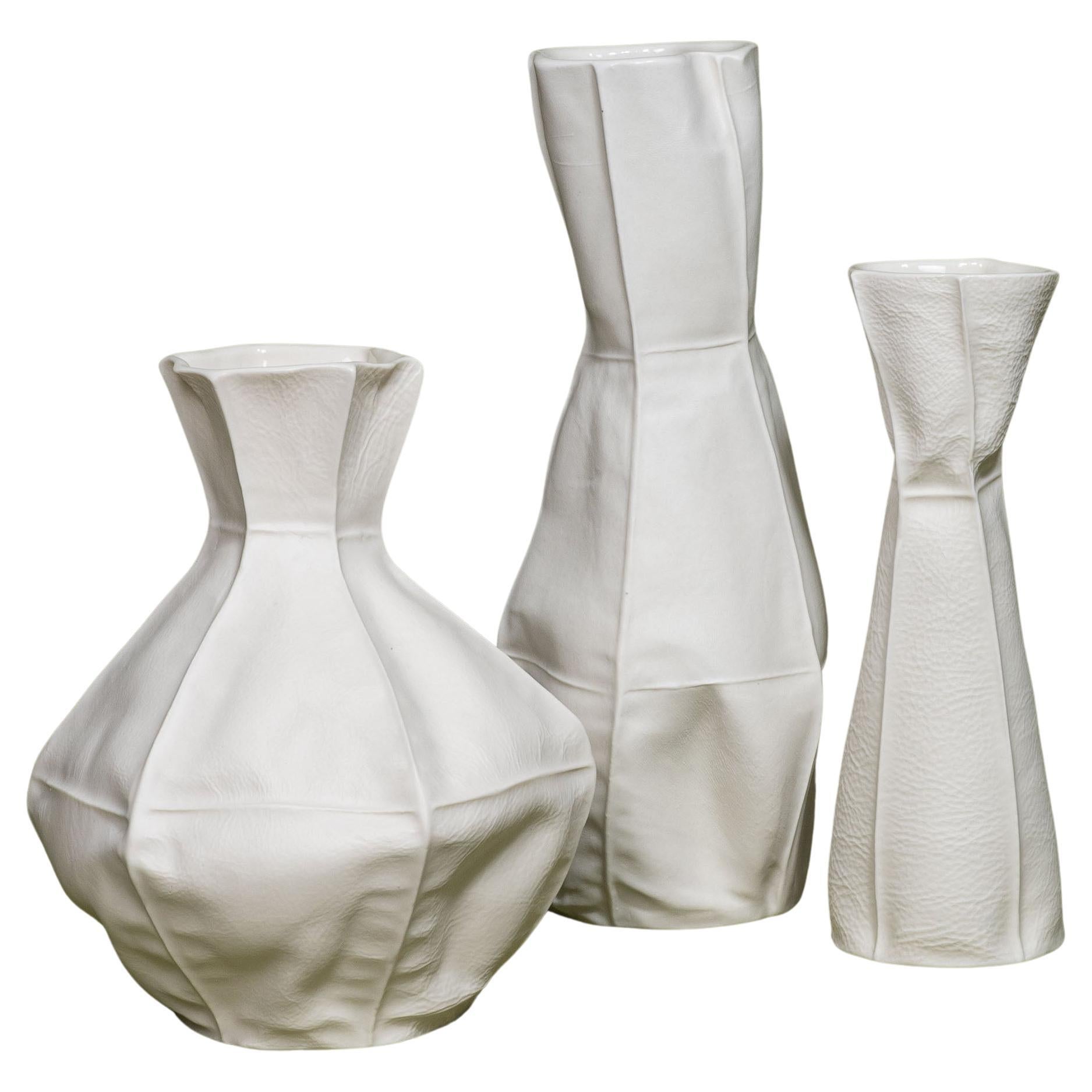 Set von 3 weißen Kawa-Vasen aus weißer Keramik, Luft Tanaka, organisch, Porzellan