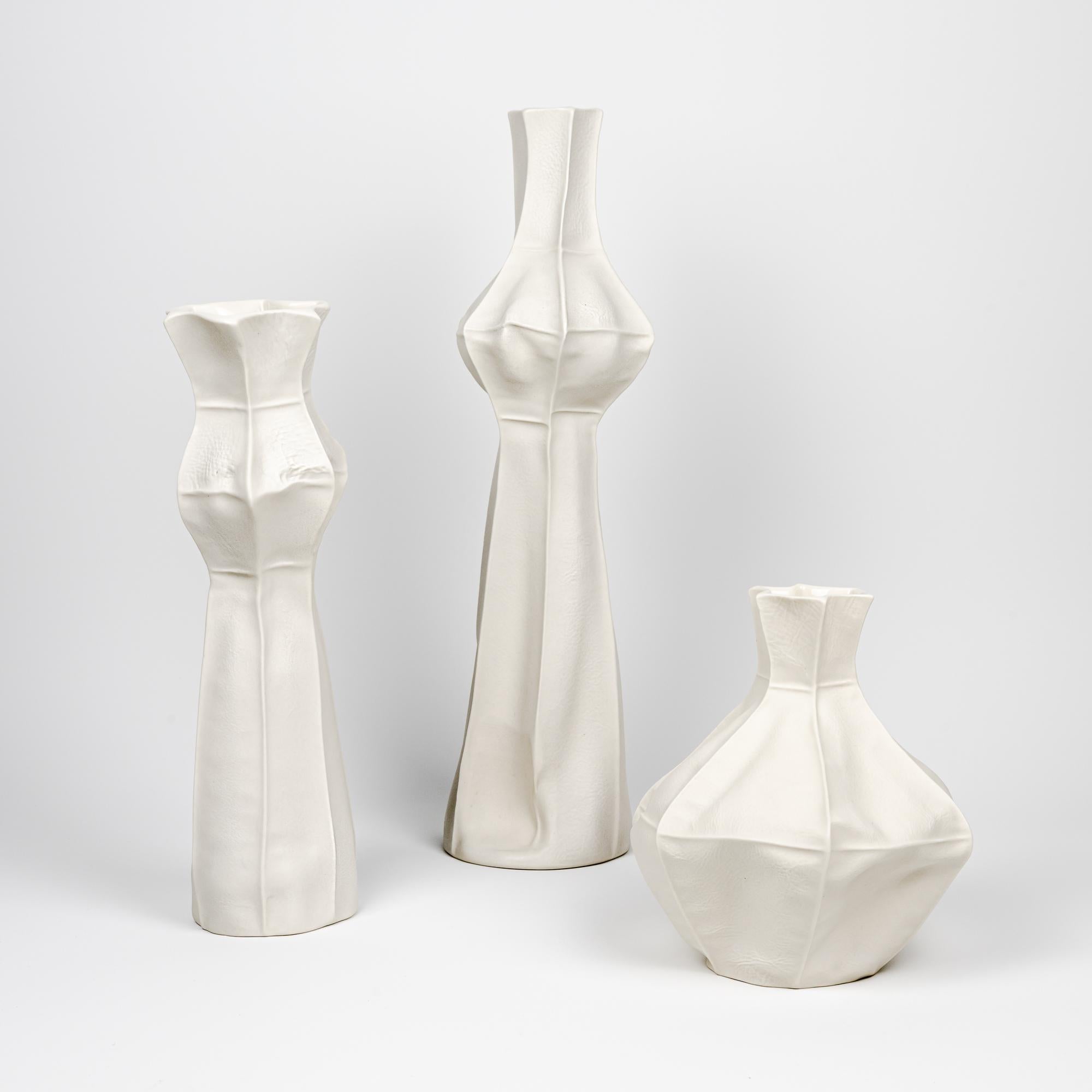 Modern Set of 3 White Ceramic Kawa Vases, Porcelain flower vases, textured For Sale