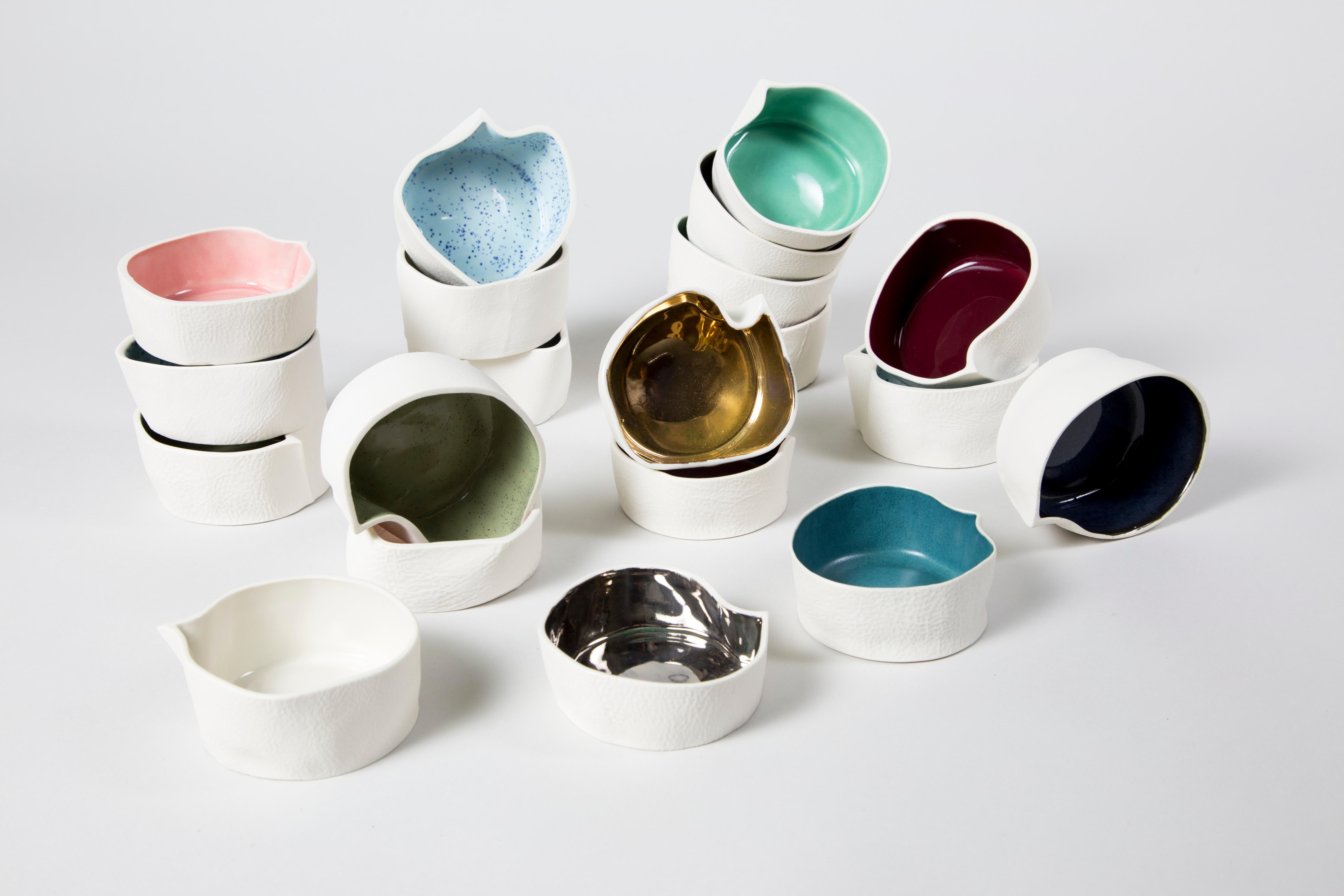 Ceramica Set di 3 piatti Kawa in ceramica, bianco e verde menta, recipienti in porcellana organica in vendita
