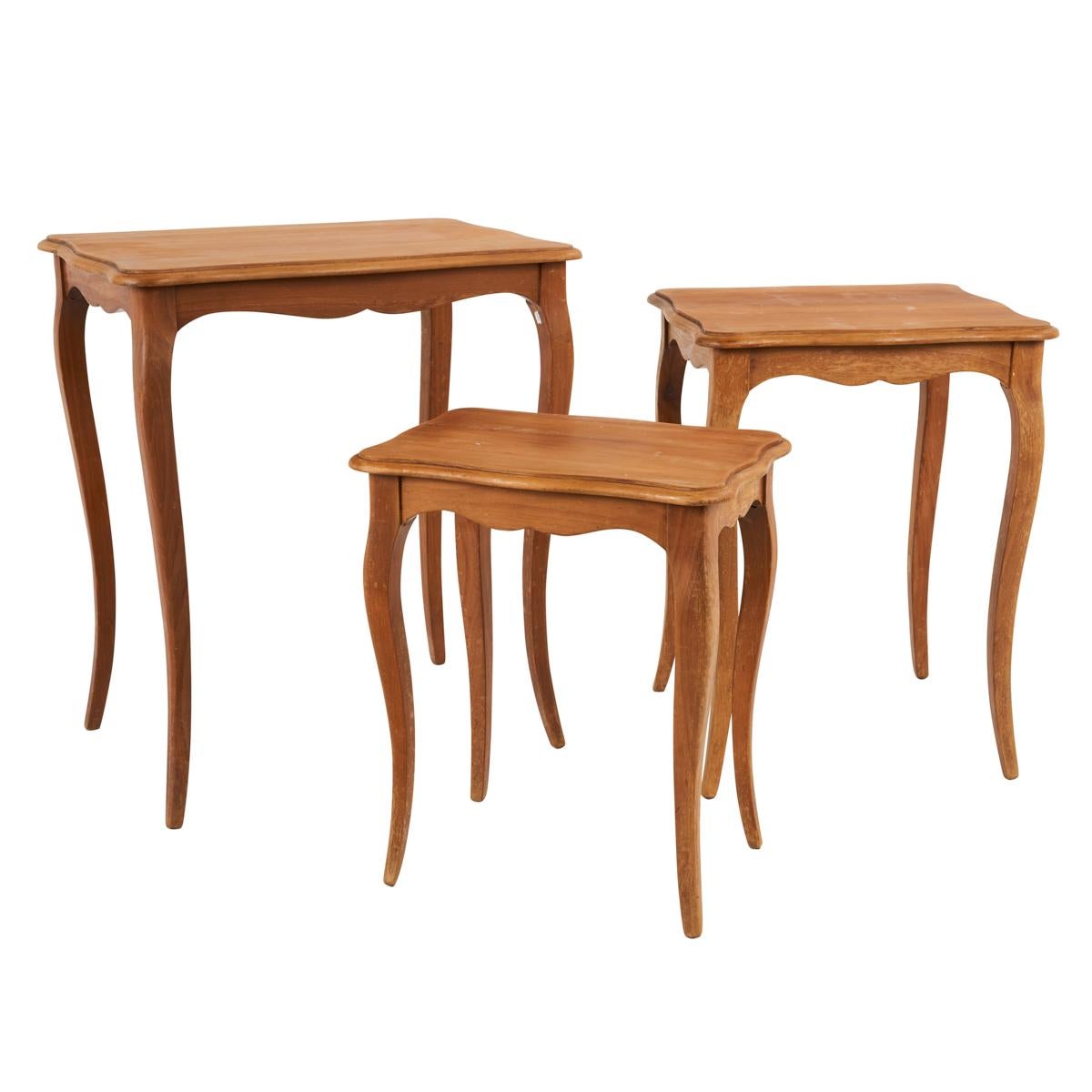 Set of 3 Wood Nesting Tables with Cabriole Leg, France In Good Condition For Sale In New York, NY