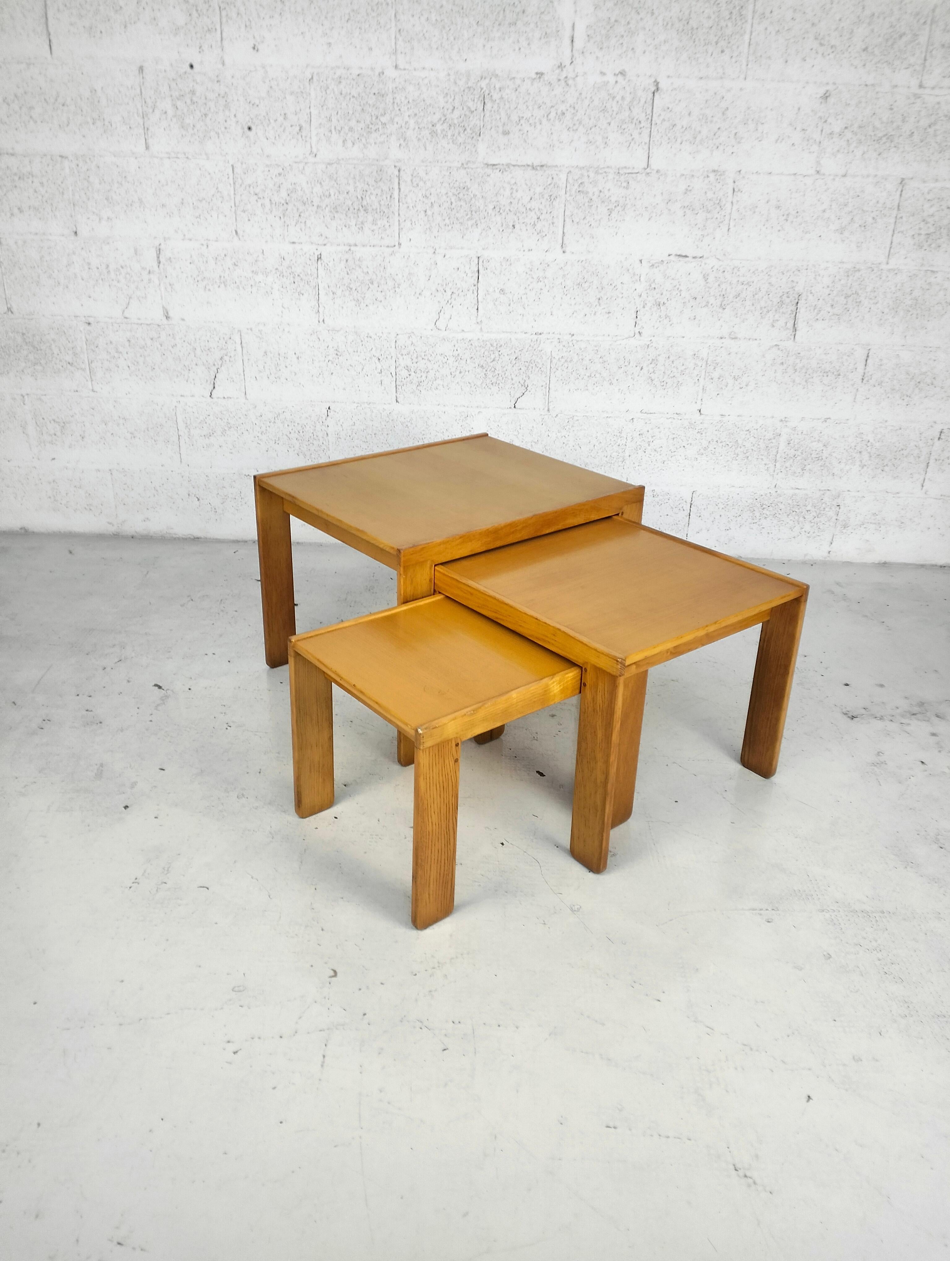 Italian Set of 3 wooden coffee tables 777 model by Afra e Tobia Scarpa for Cassina 60s For Sale
