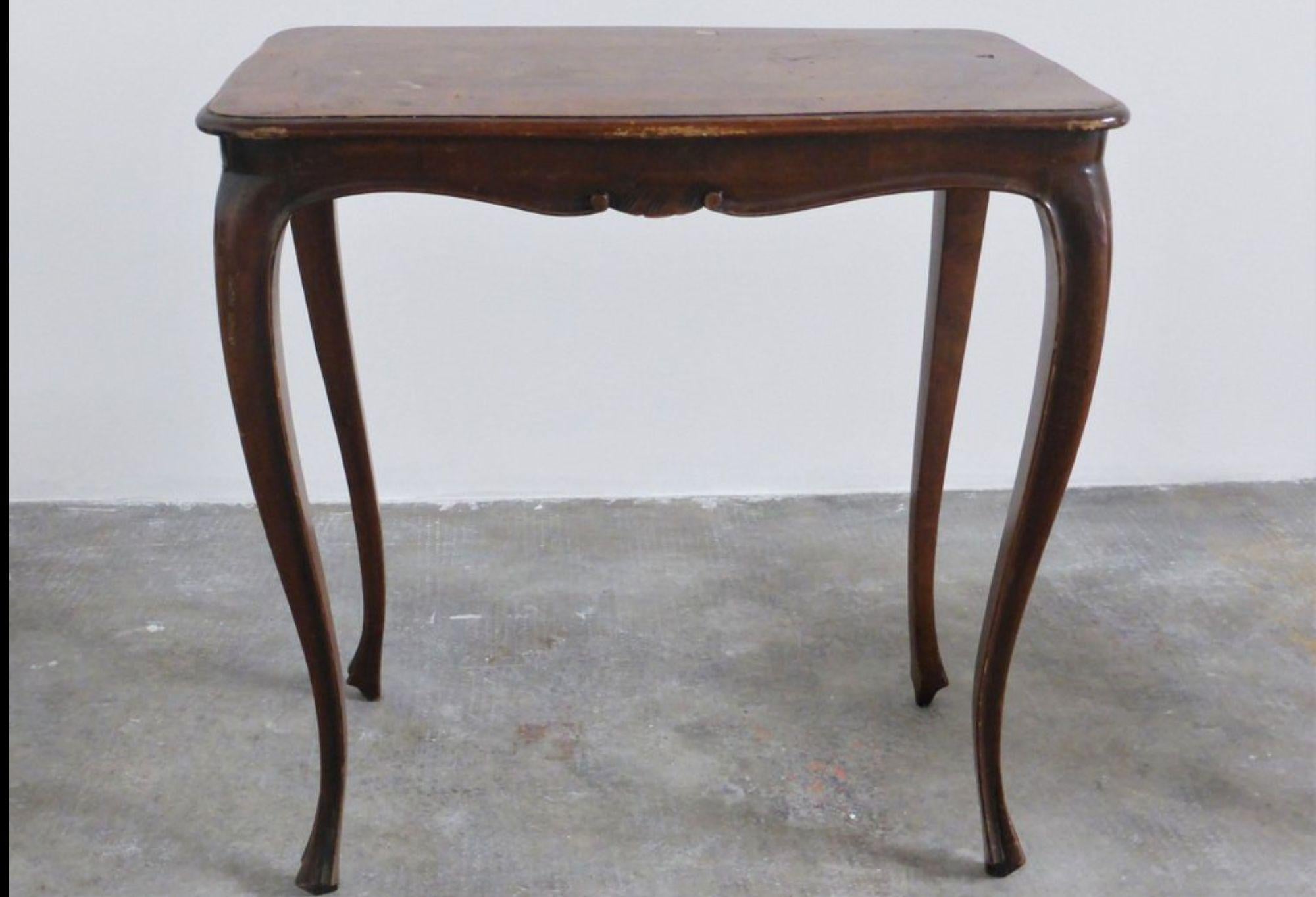 Set of 3 Wooden Coffee Tables of Varying Sizes from the 1950s

Elevate your living space with this stunning set of three mid-century wooden coffee tables from the 1950s. With their clean lines and timeless charm, these tables embody the elegance and