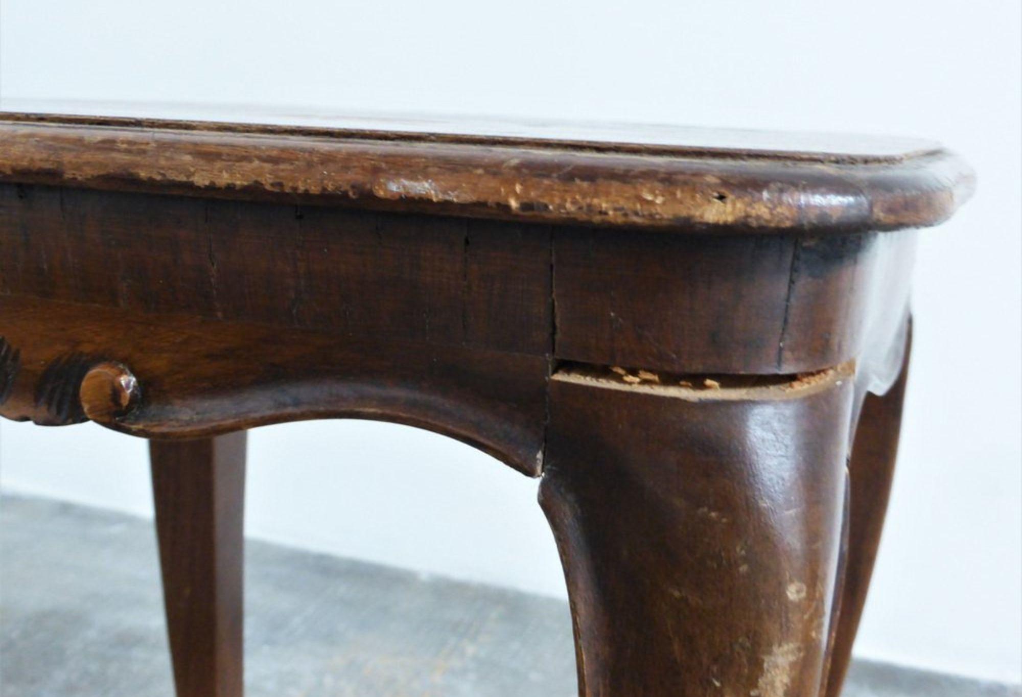 Italian Set of 3 Wooden Coffee Tables of Varying Sizes from the 1950s For Sale
