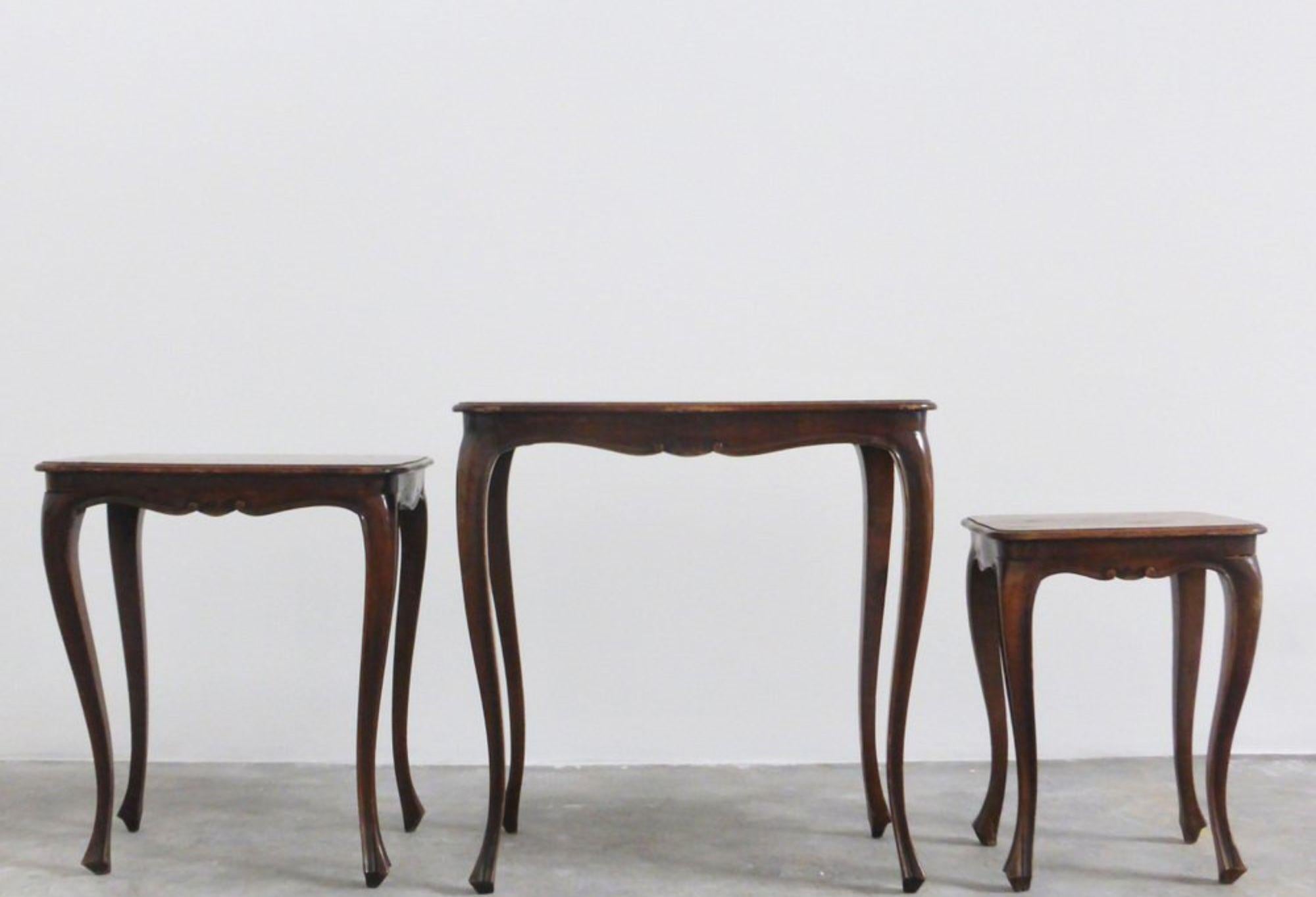 Set of 3 Wooden Coffee Tables of Varying Sizes from the 1950s For Sale 1