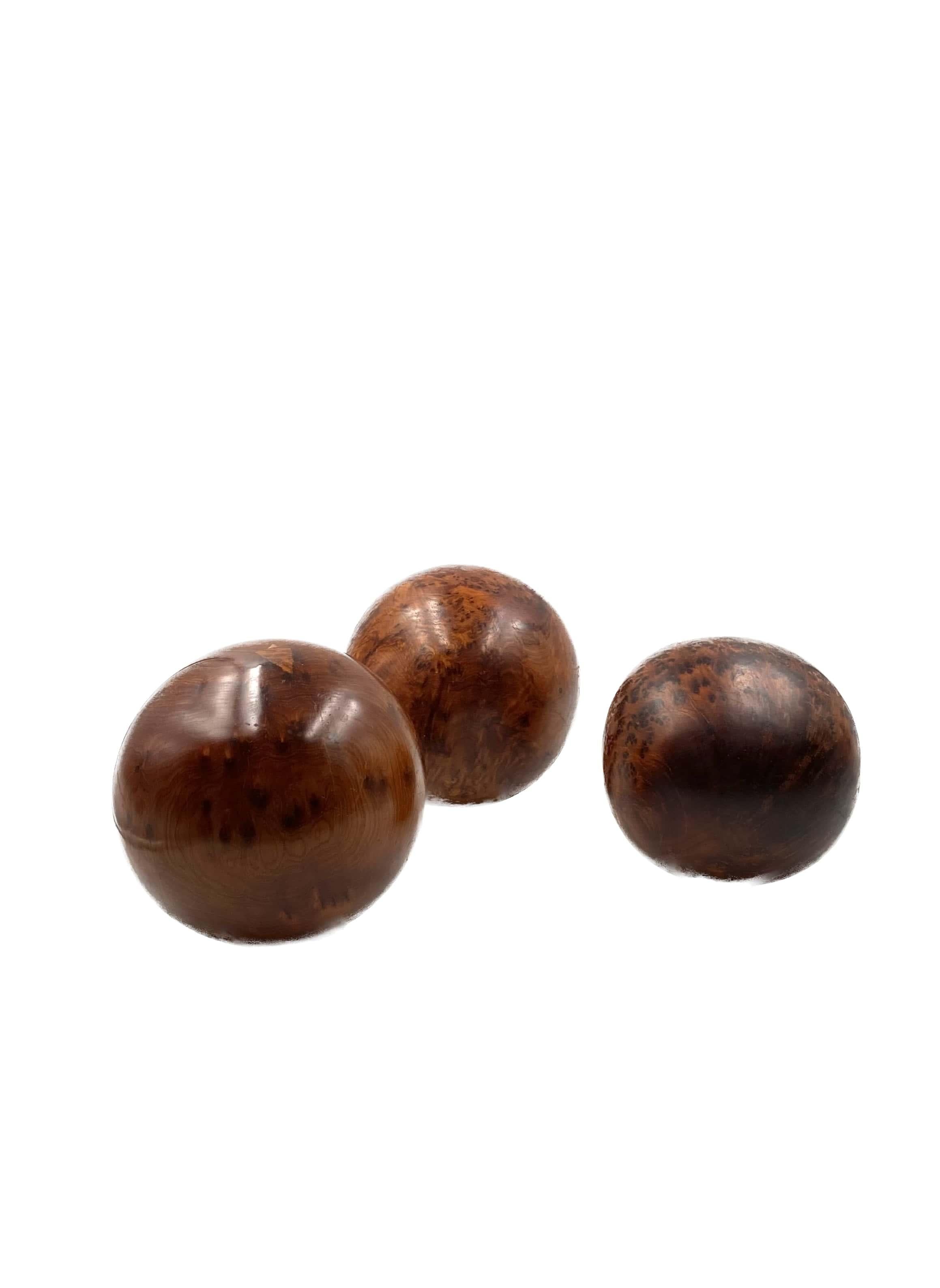 Set of 3 wooden spherical sculptures, France 1960s For Sale 7