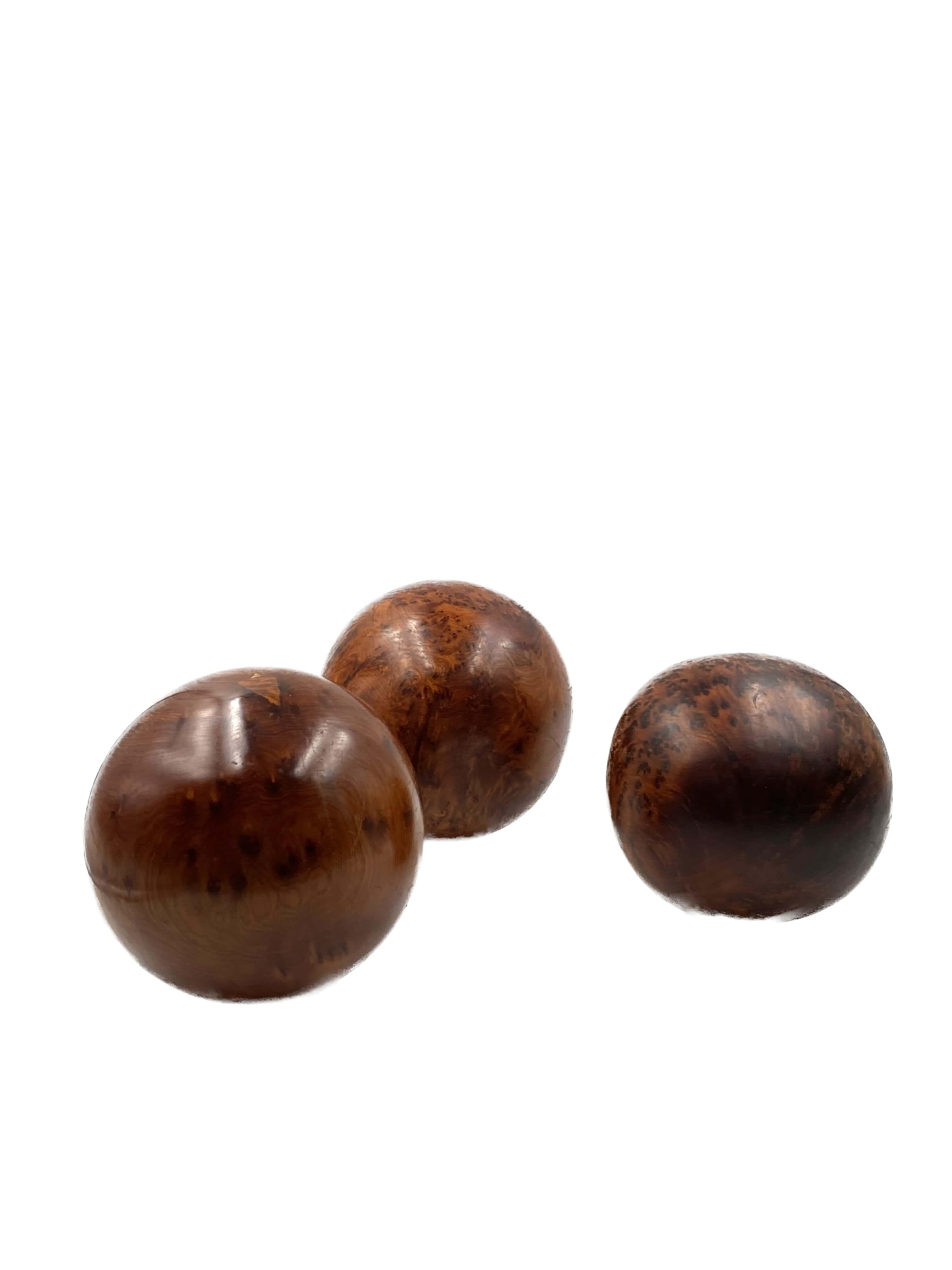 Set of 3 wooden spherical sculptures, France 1960s For Sale 11