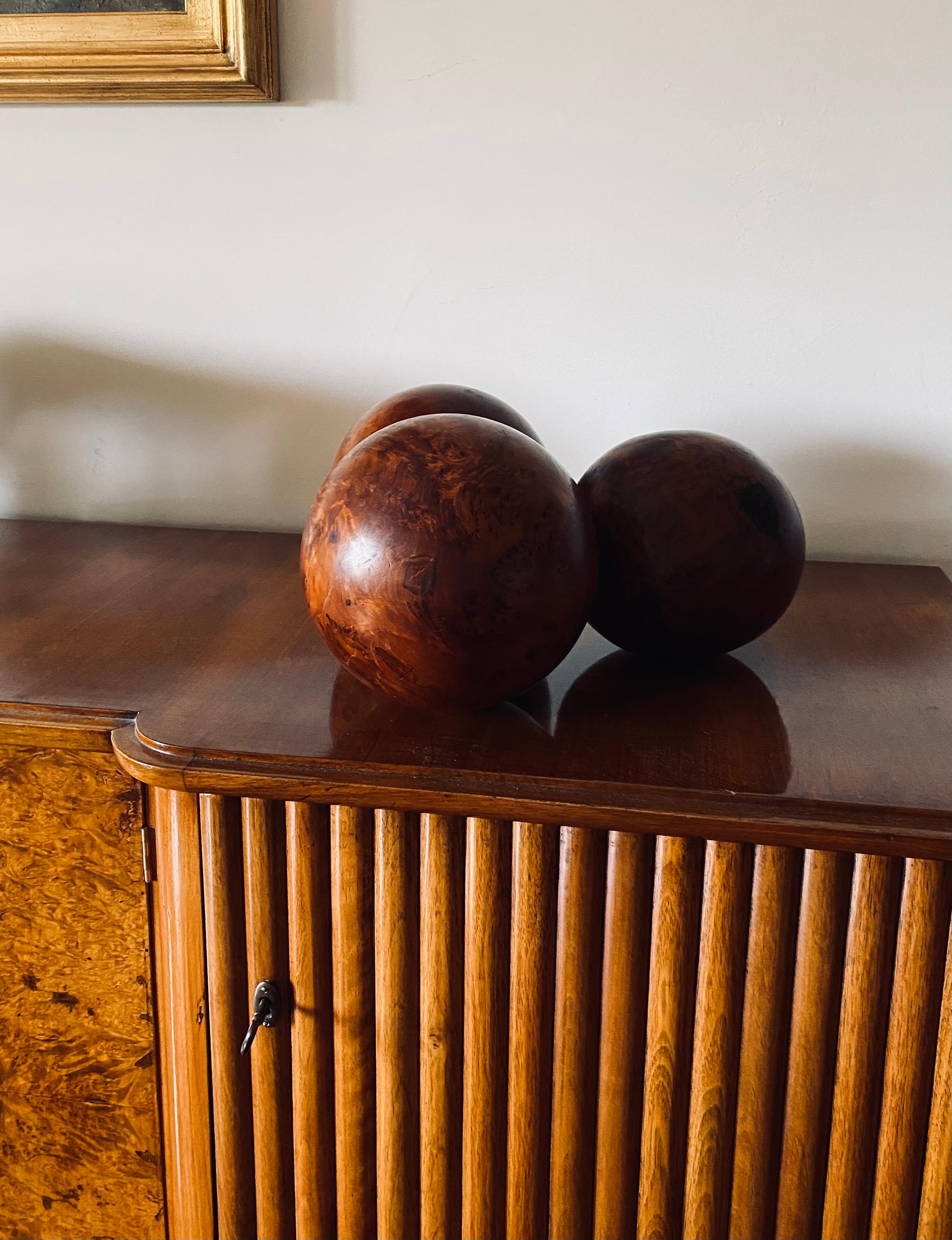 Set of 3 wooden spherical sculptures

France 1960s

Diam. 22.5 cm - 21 cm - 19.5 cm

Conditions: excellent consistent with age and use.