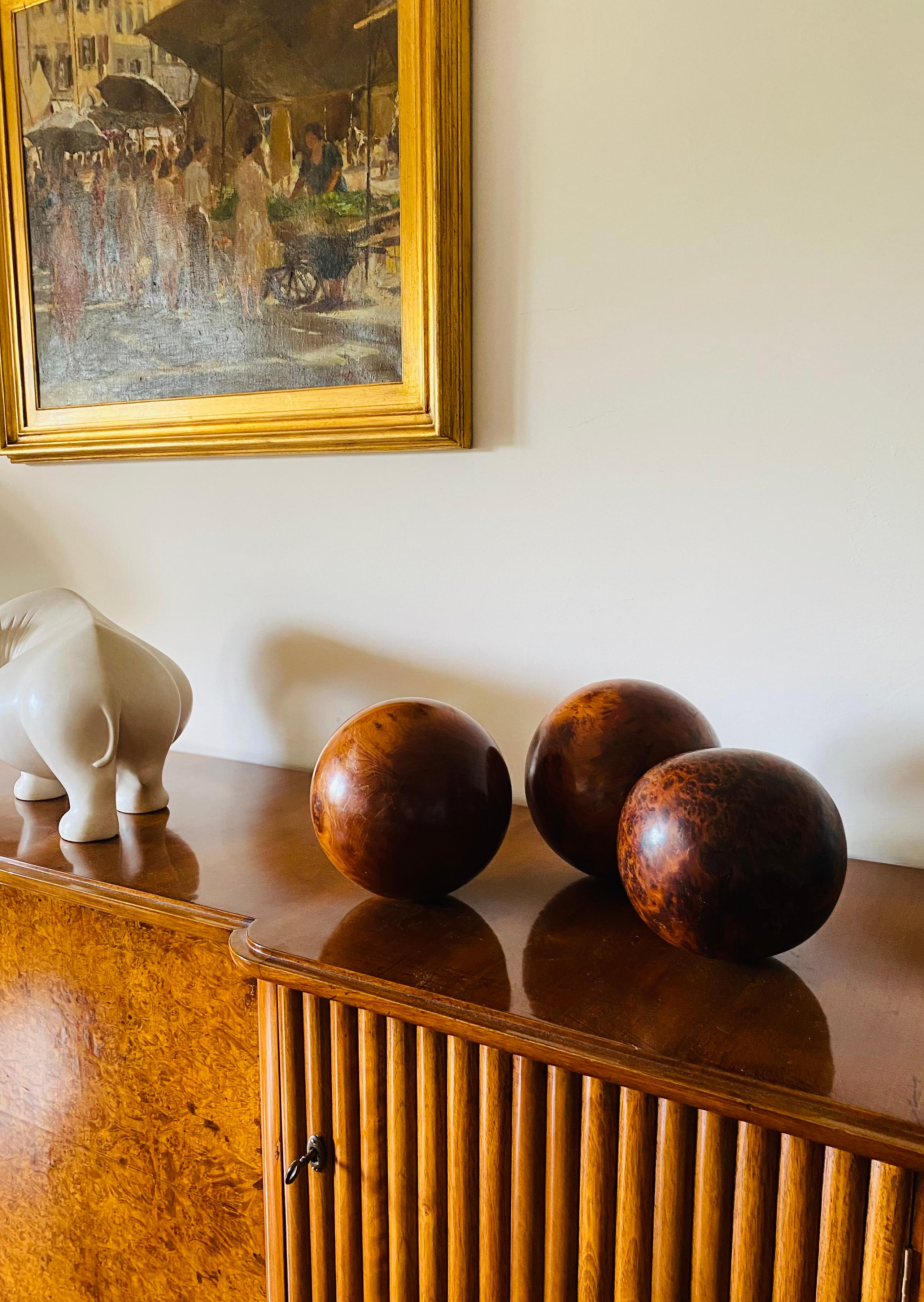 Set of 3 wooden spherical sculptures, France 1960s In Excellent Condition For Sale In Firenze, IT