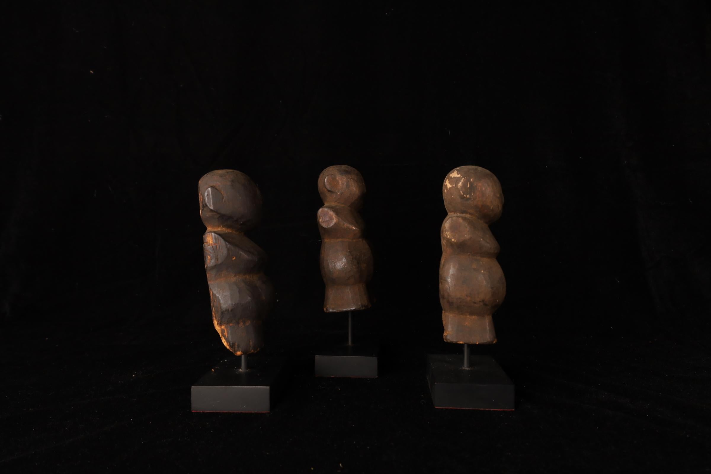 Set di 3 figure tribali in legno - Stampi per cartapesta, Myanmar, XIX secolo in vendita 5
