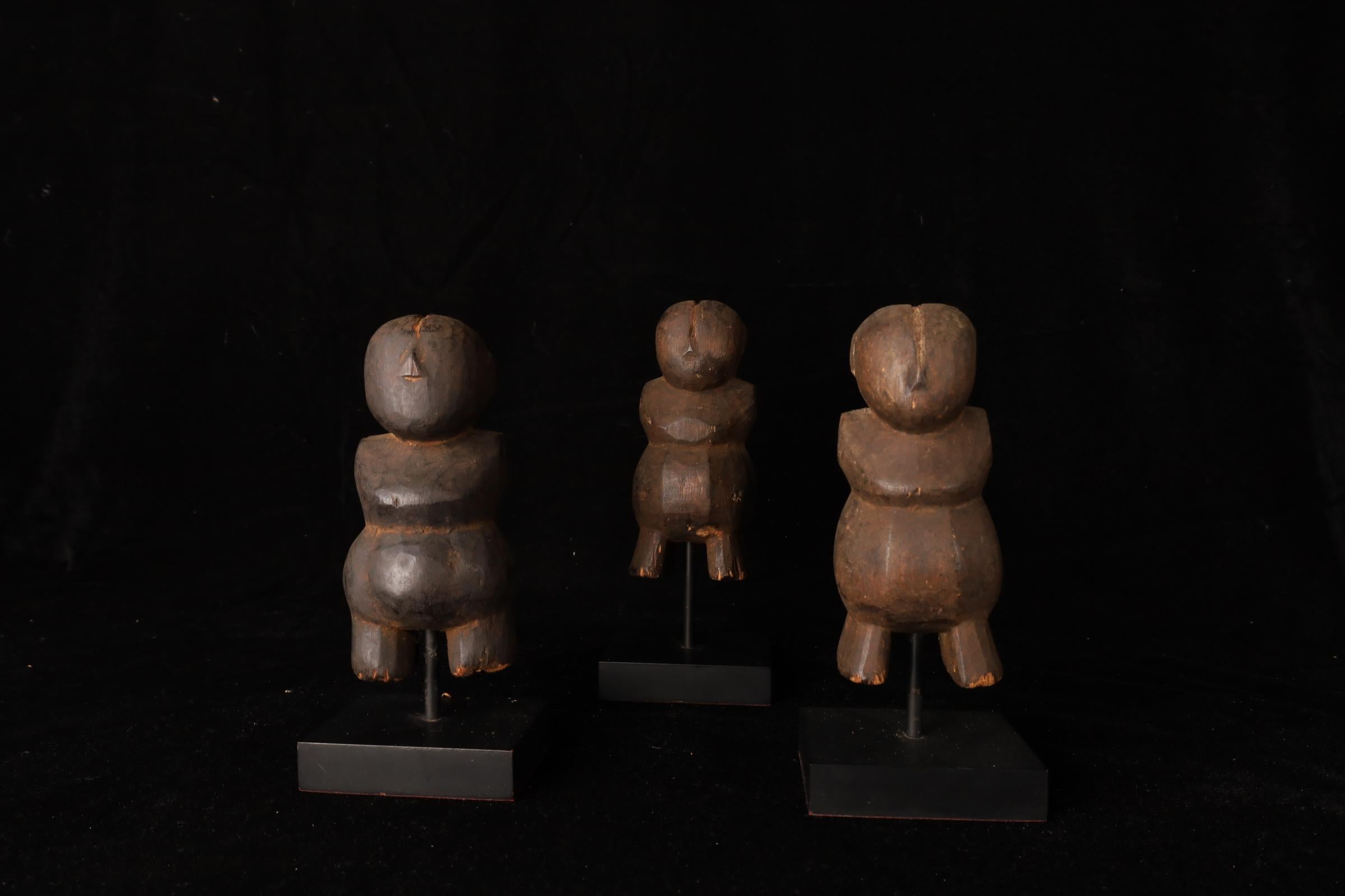 Set di 3 figure tribali in legno - Stampi per cartapesta, Myanmar, XIX secolo in vendita 7