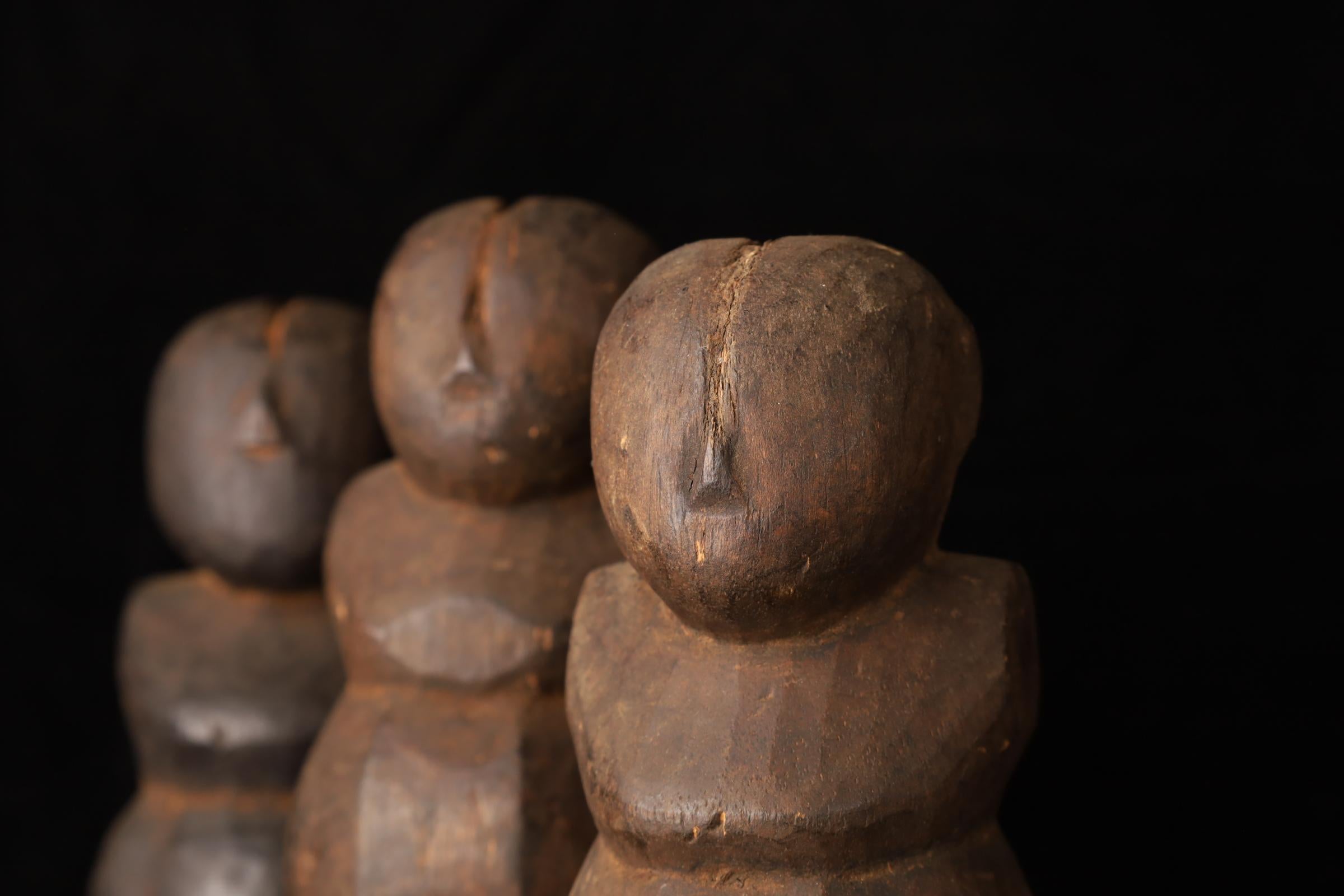 Set di 3 figure tribali in legno - Stampi per cartapesta, Myanmar, XIX secolo in vendita 11