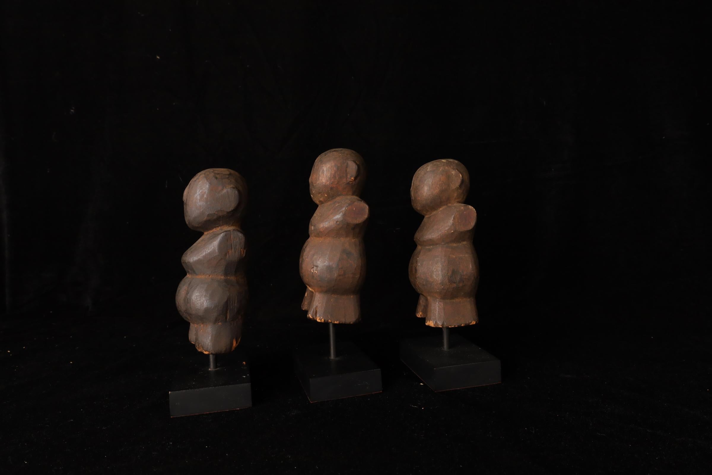 Legno Set di 3 figure tribali in legno - Stampi per cartapesta, Myanmar, XIX secolo in vendita