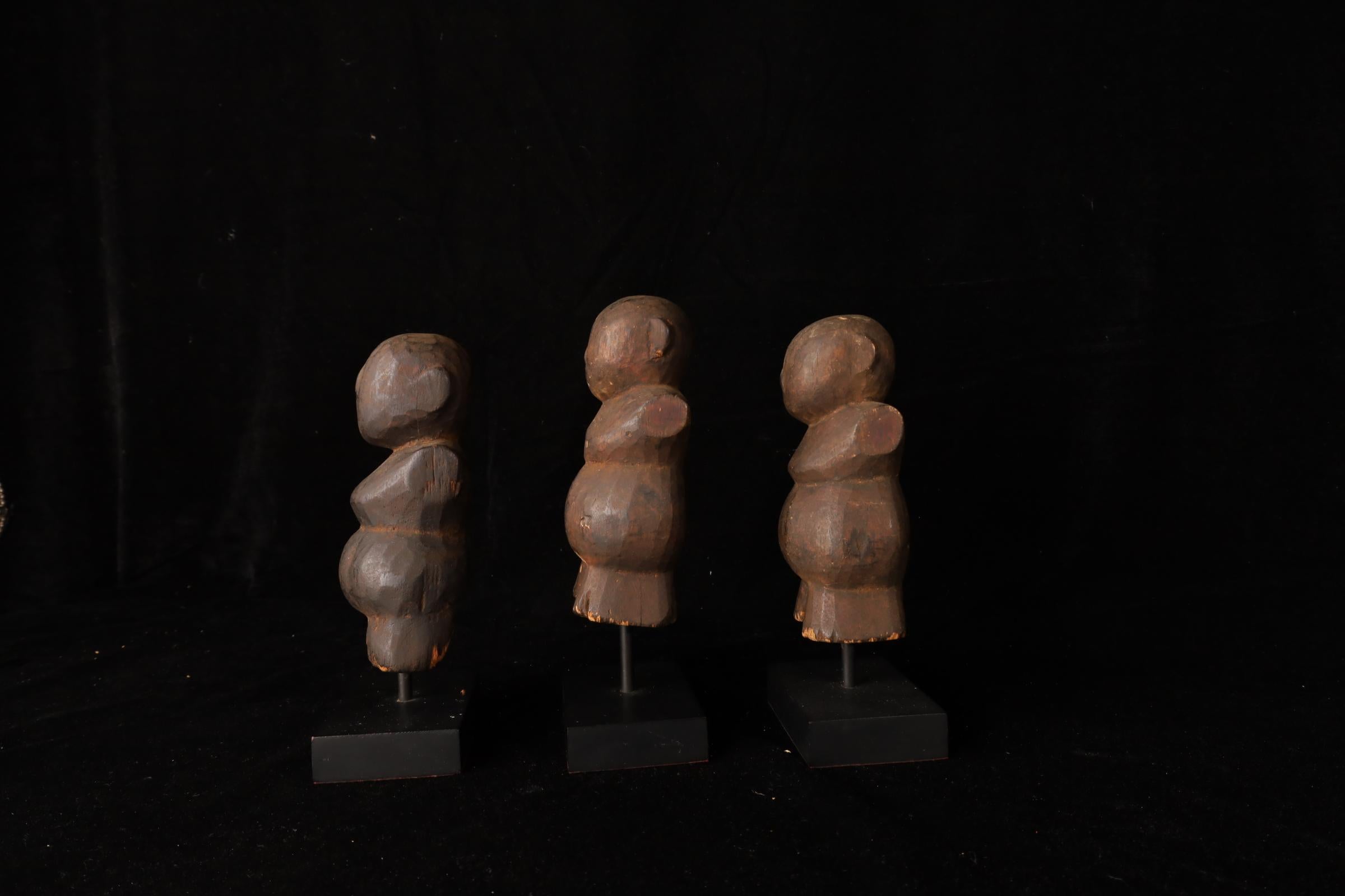 Set di 3 figure tribali in legno - Stampi per cartapesta, Myanmar, XIX secolo in vendita 1