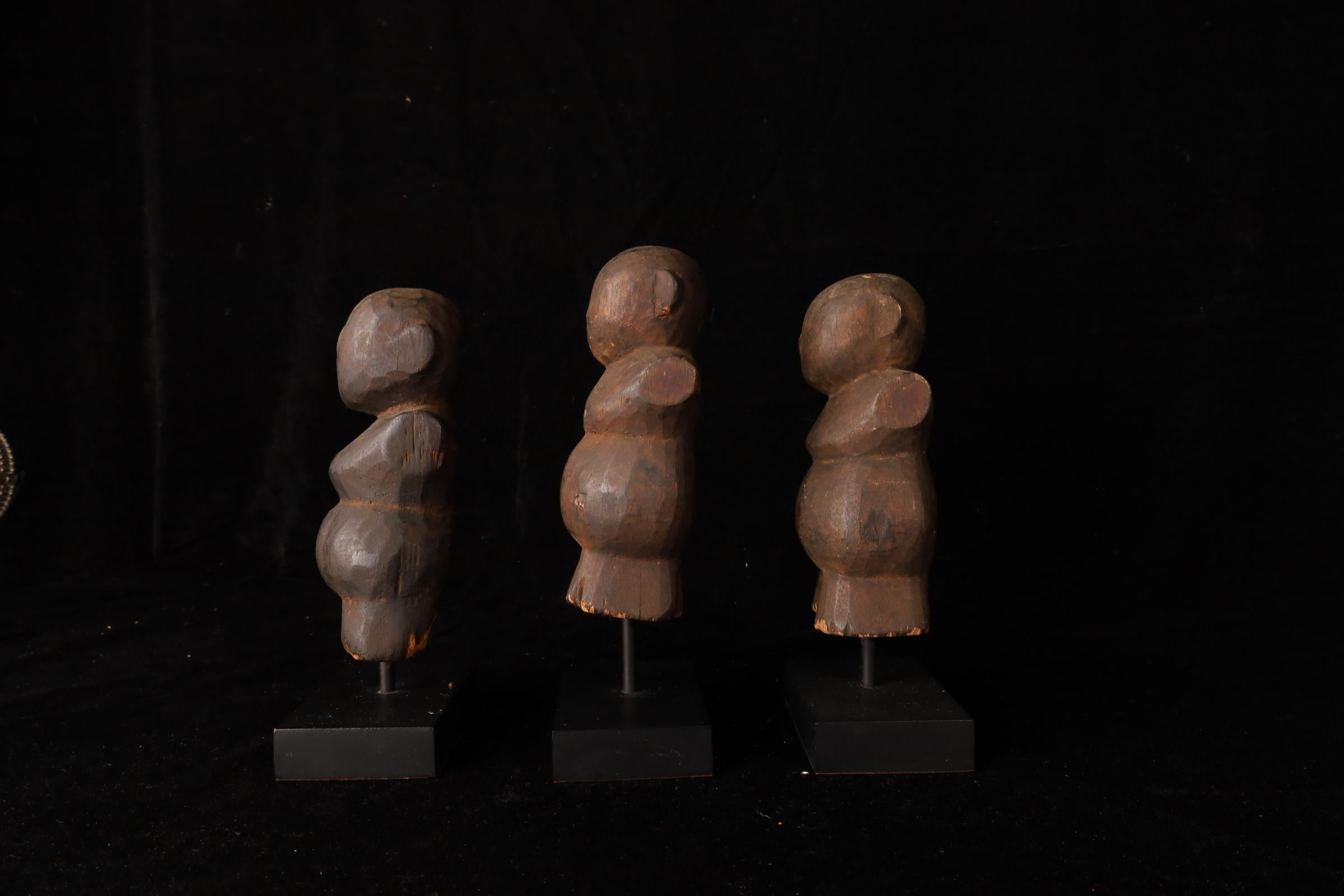 Set di 3 figure tribali in legno - Stampi per cartapesta, Myanmar, XIX secolo in vendita 2