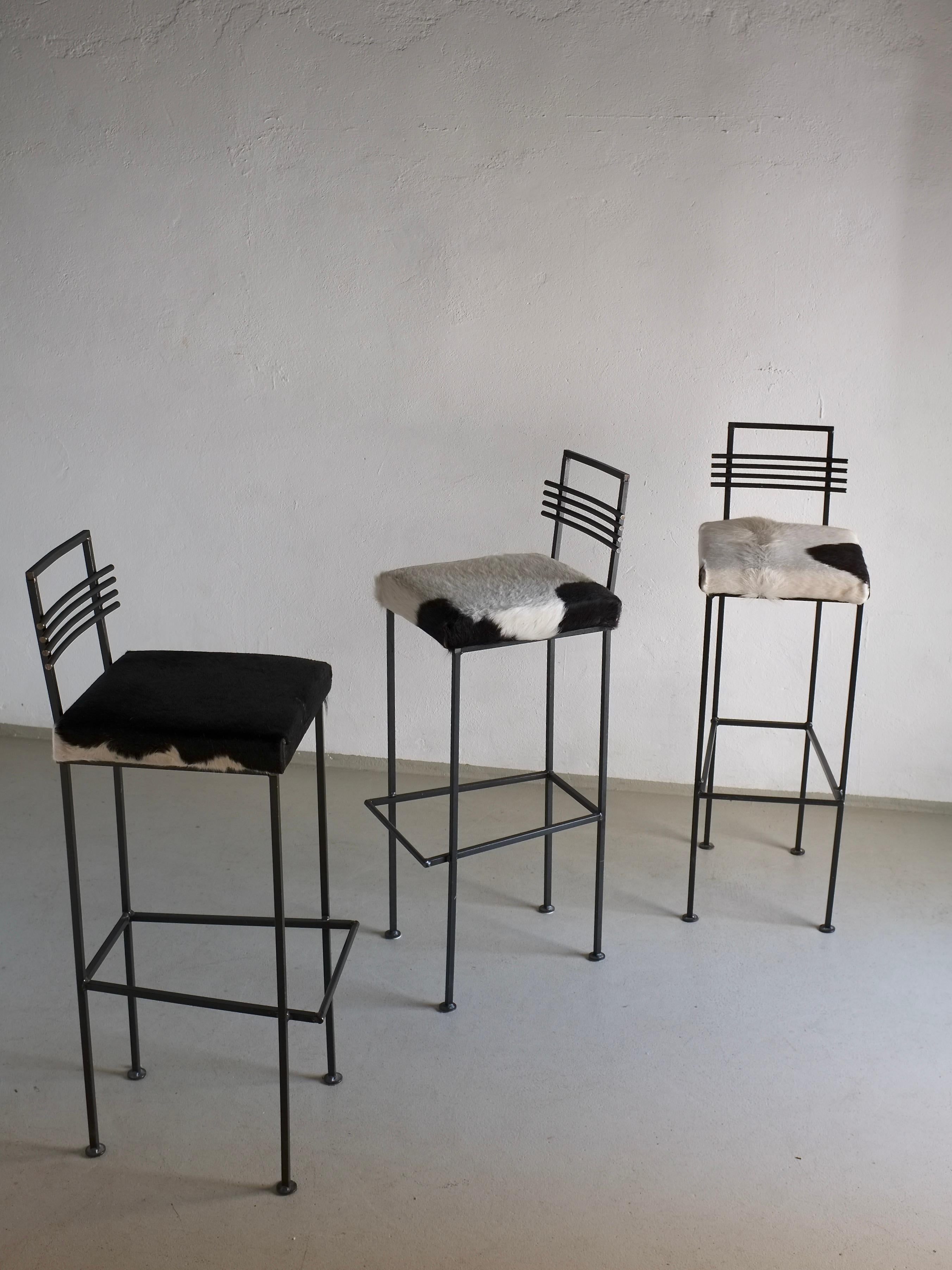 Minimaliste Ensemble de 3 tabourets de bar en fer forgé, Olsson & Dam, Suède, années 1990 en vente