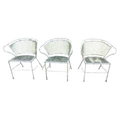 Lot de 3 chaises de jardin en fer forgé avec assise et dossier en résille, par Russell Woodard