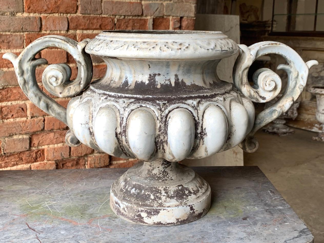 Set of 3 x 19th Century French Enamelled Urns In Distressed Condition For Sale In Ongar, GB