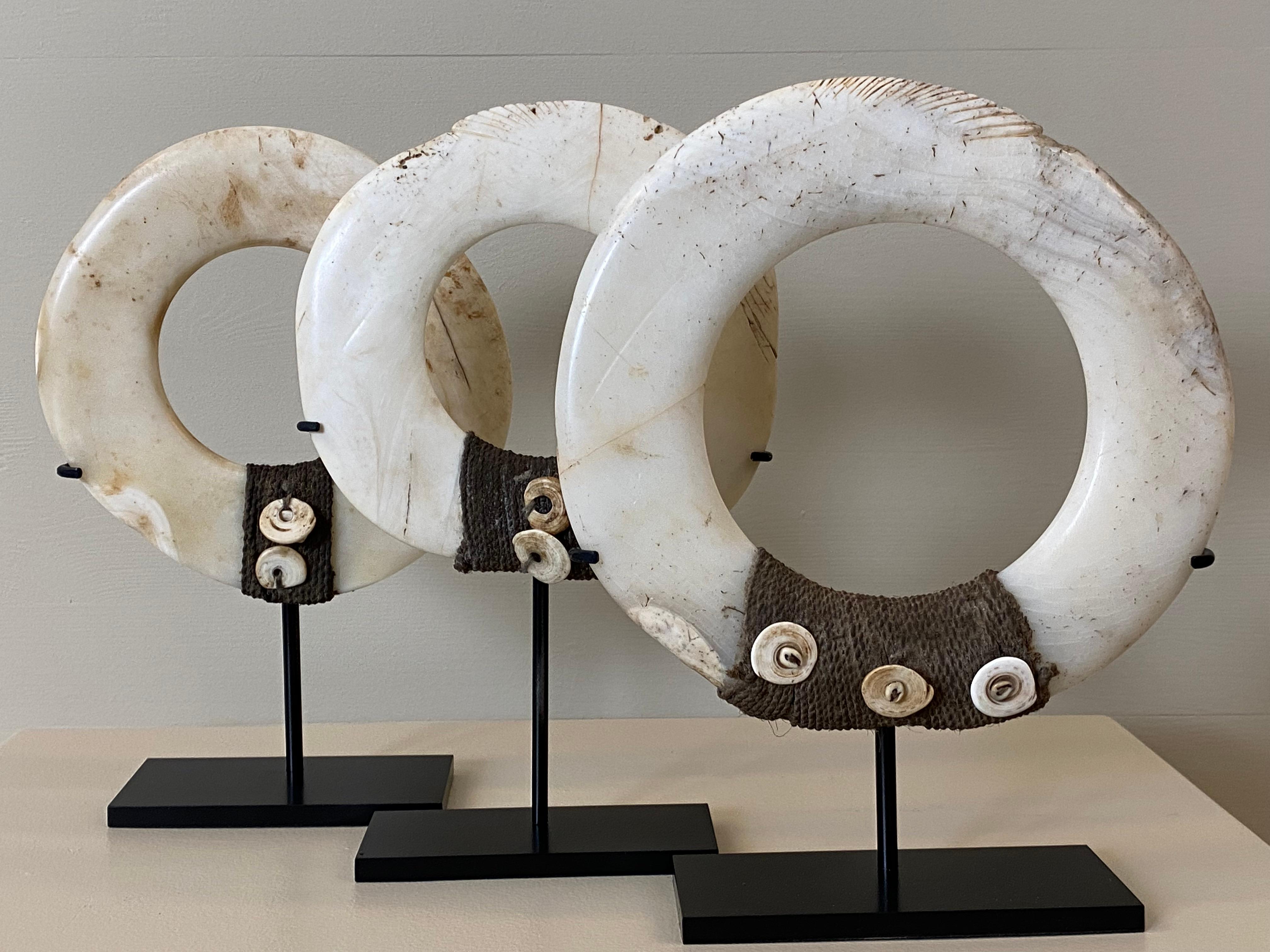 Set of 3 Yua Rings In Shell, Papua New Guinea For Sale 3