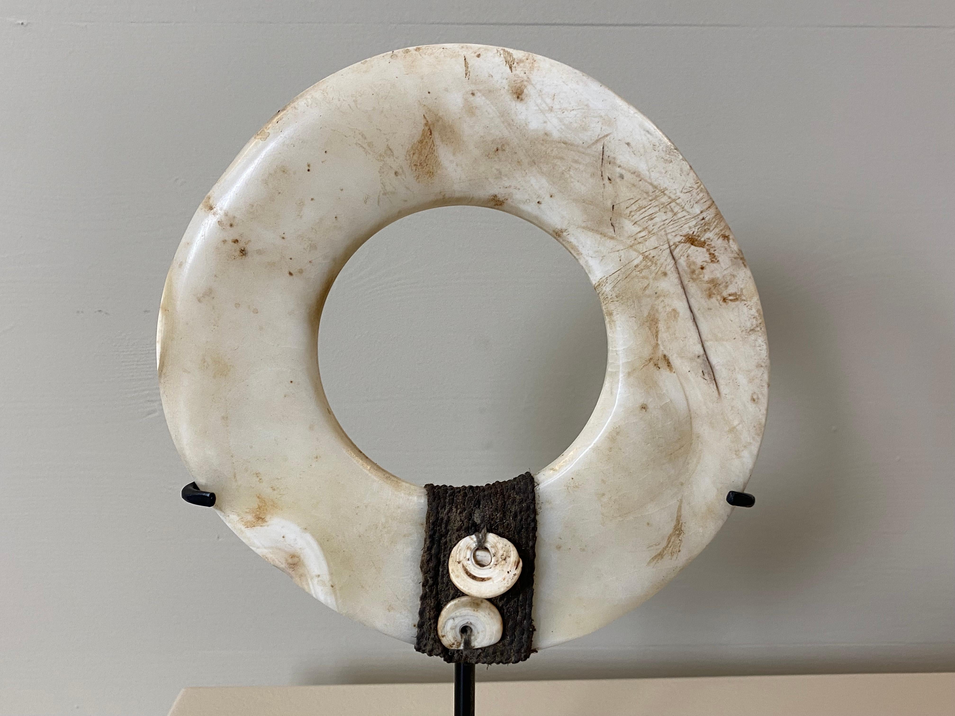 Set von 3 Yua-Ringe in Muschelform, Papua-Neuguinea im Angebot 3