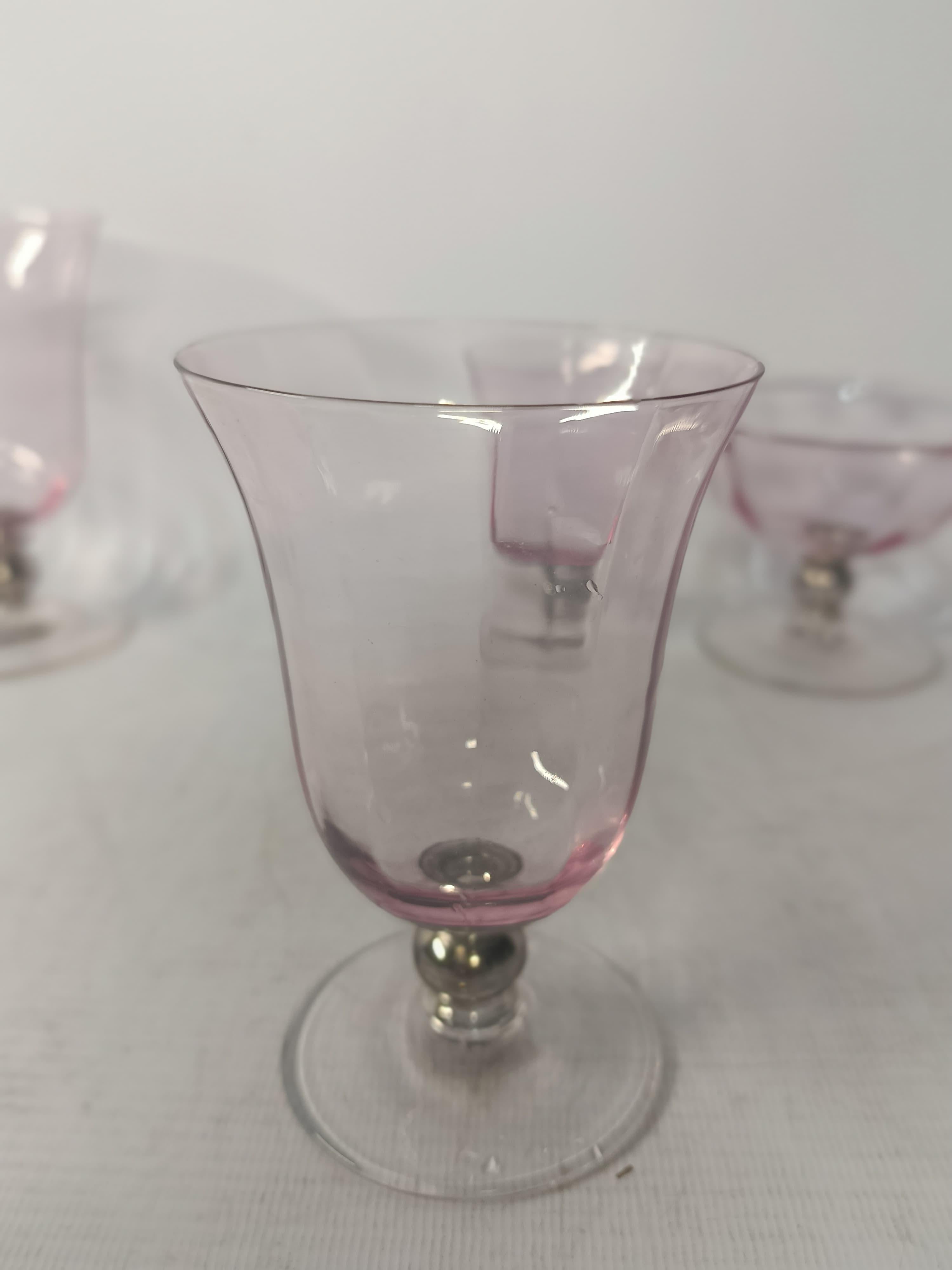 Set of 30 Austrian Style Mid Century Violet Glasses in the Manner of Moser In Good Condition For Sale In Buenos Aires, Argentina