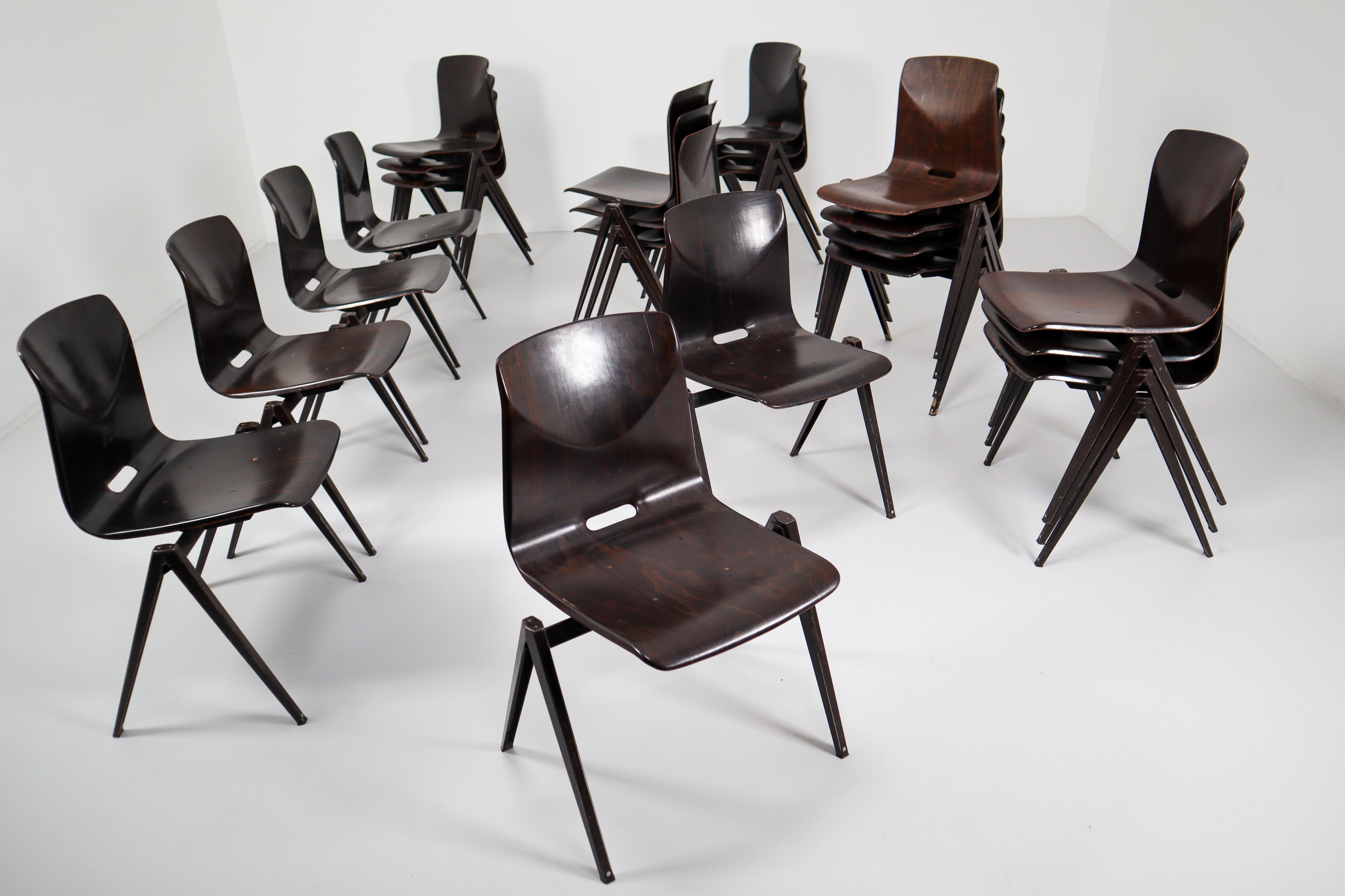 Set of 30 Vintage Industrial S22 Galvanitas Plywood Chairs the Netherlands 1960s (Moderne der Mitte des Jahrhunderts)