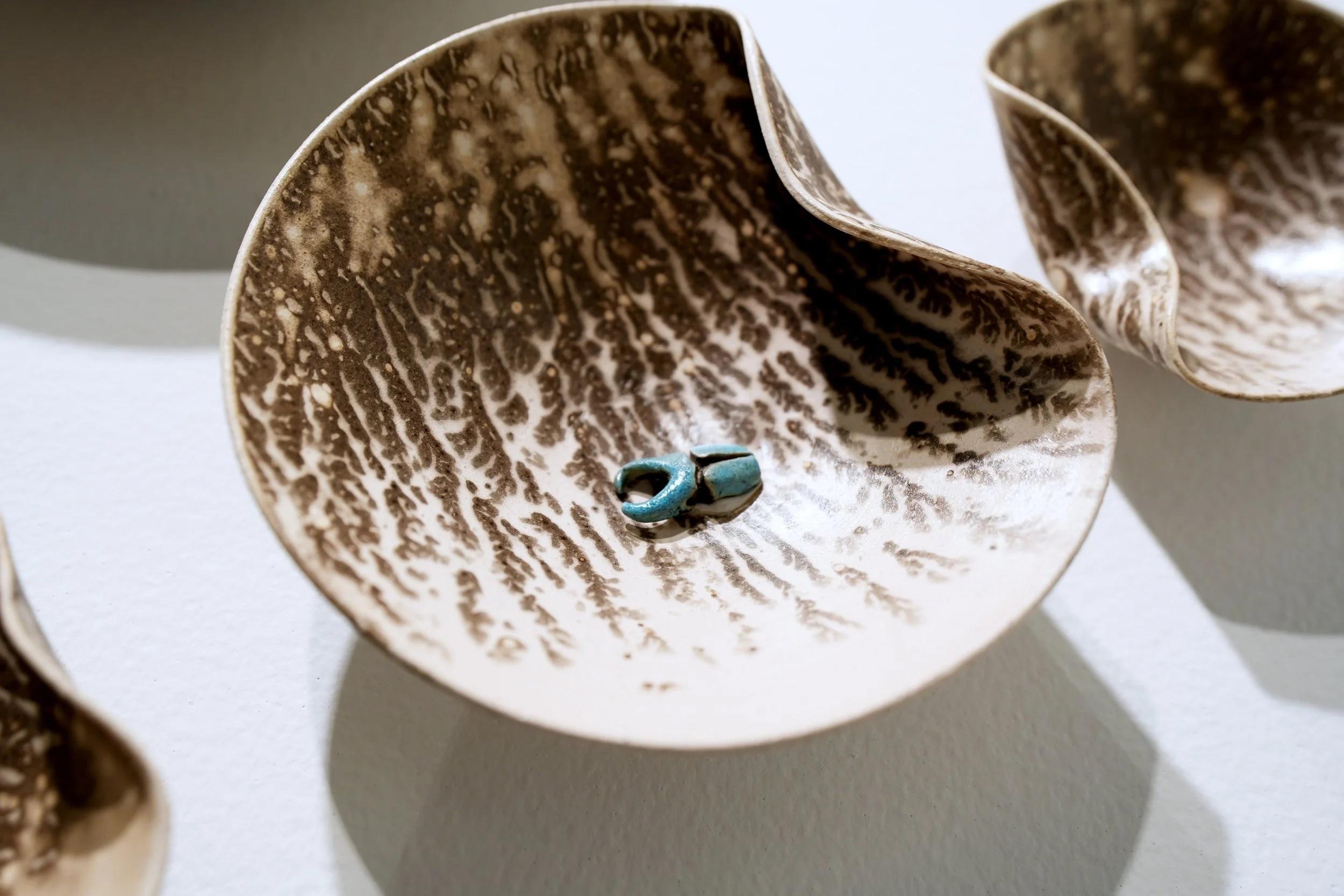 Américain Ensemble de 30 sculptures murales en porcelaine Obvara par Natalya Sevastyanova en vente